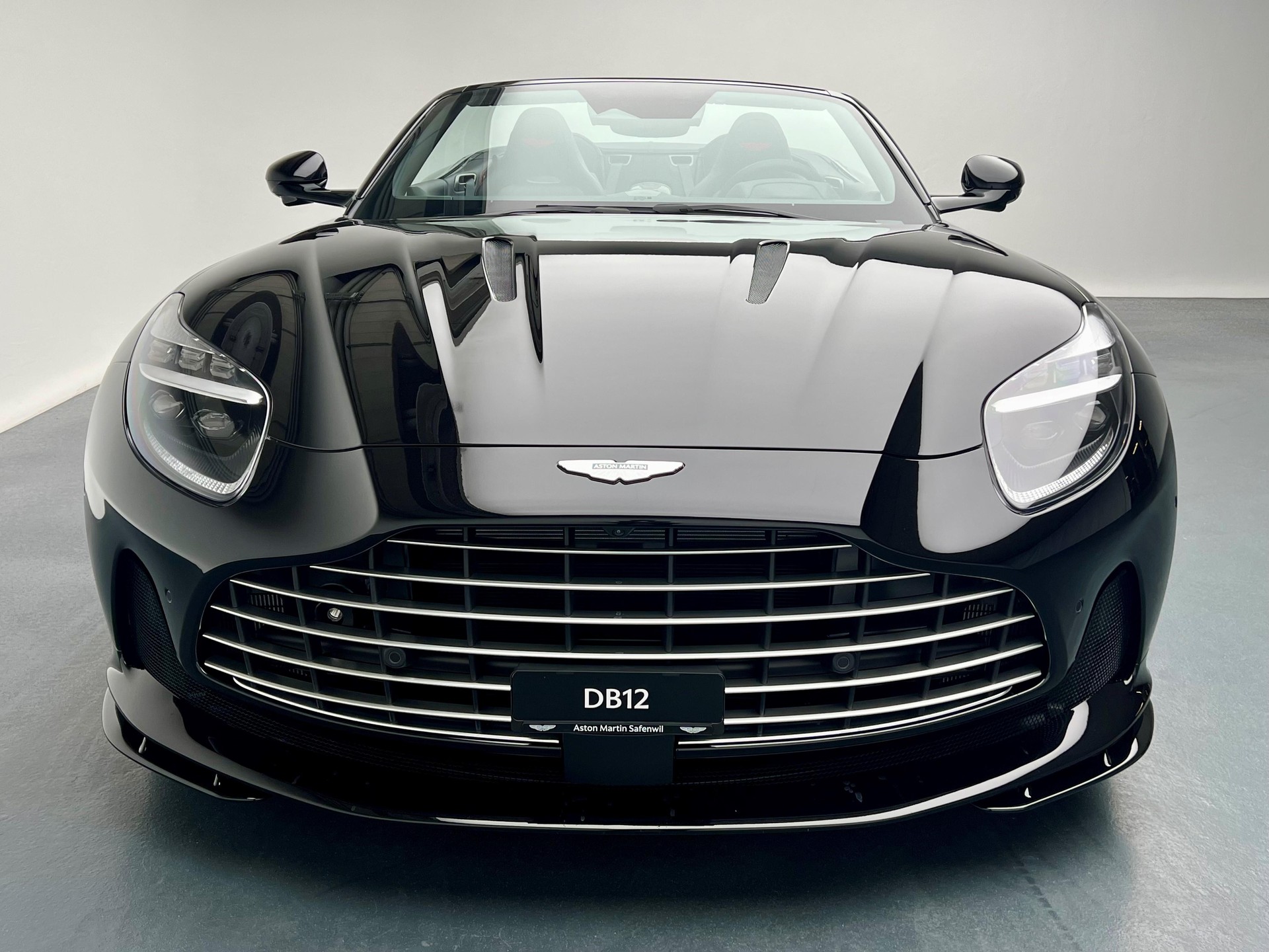 ASTON MARTIN DB12 Volante 4.0 V8 Bi-Turbo-image-21