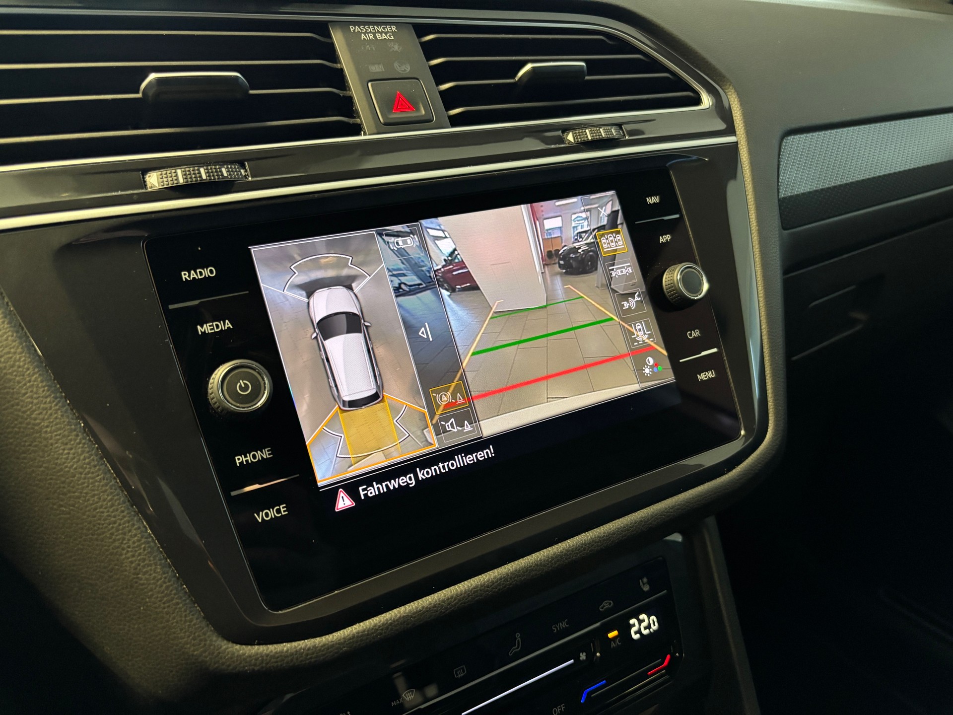 VW Tiguan Allspace 2.0 TDI SCR R-Line 4Motion DSG-image-13