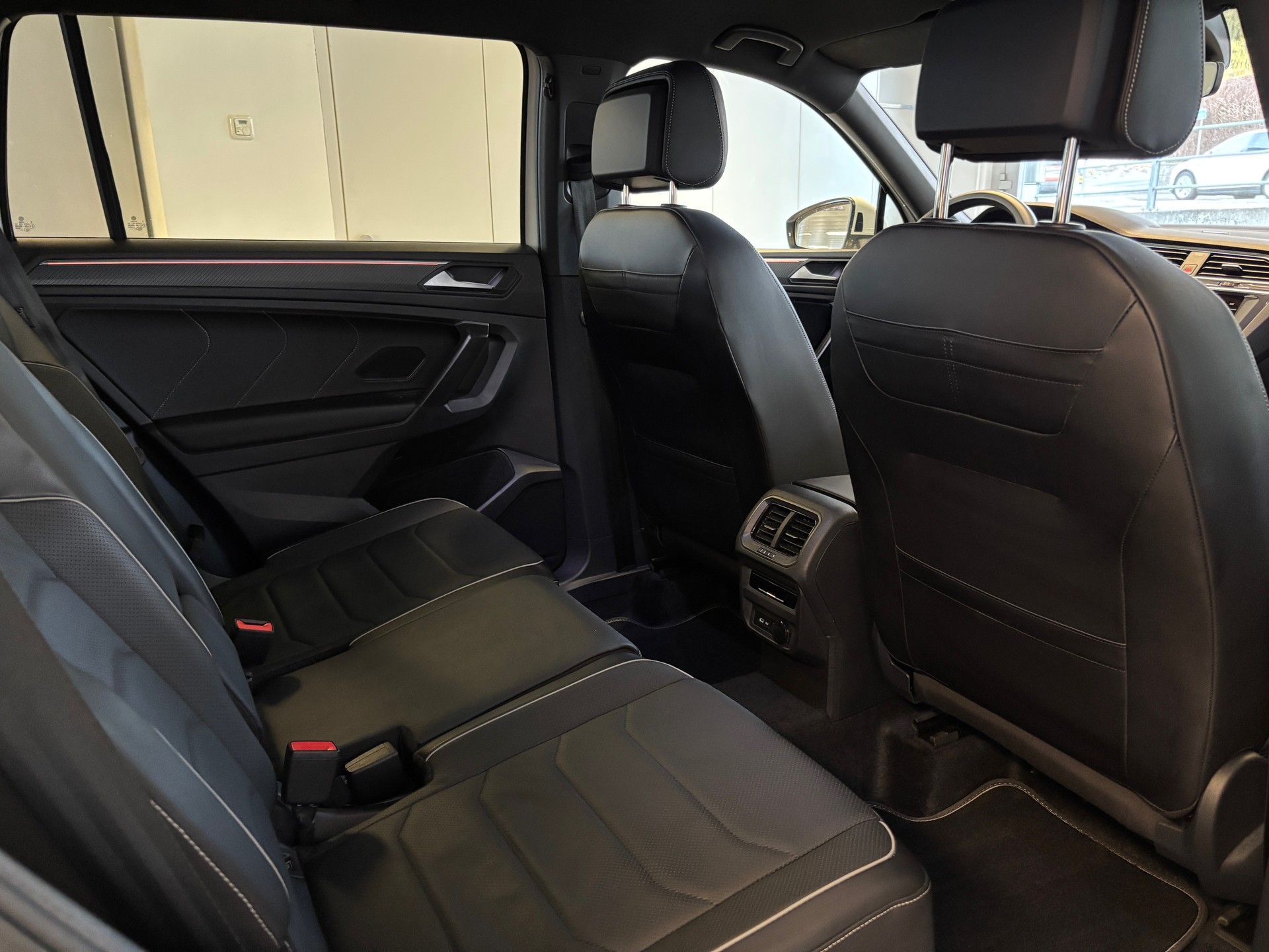 VW Tiguan Allspace 2.0 TDI SCR R-Line 4Motion DSG-image-9