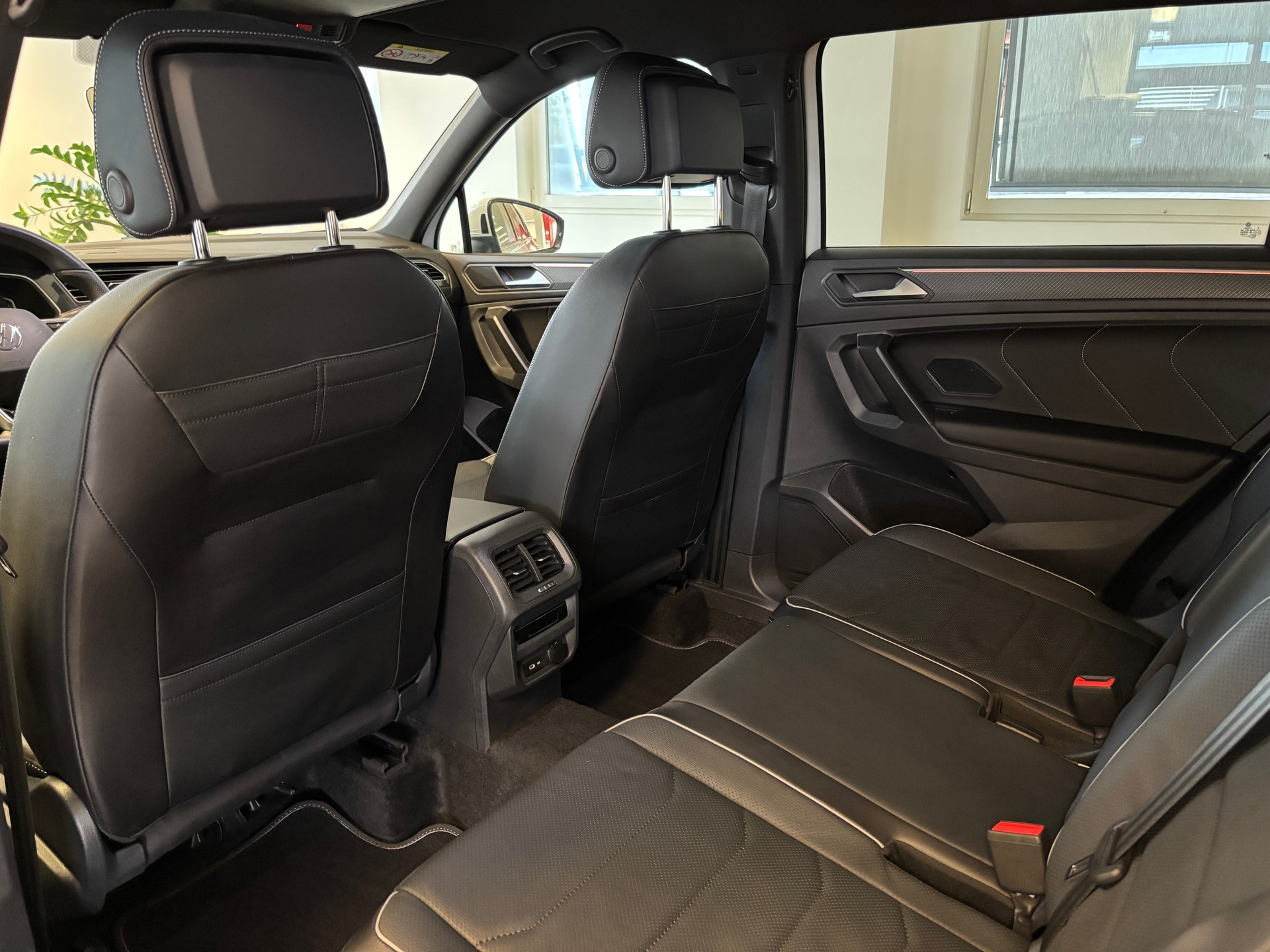 VW Tiguan Allspace 2.0 TDI SCR R-Line 4Motion DSG-image-10