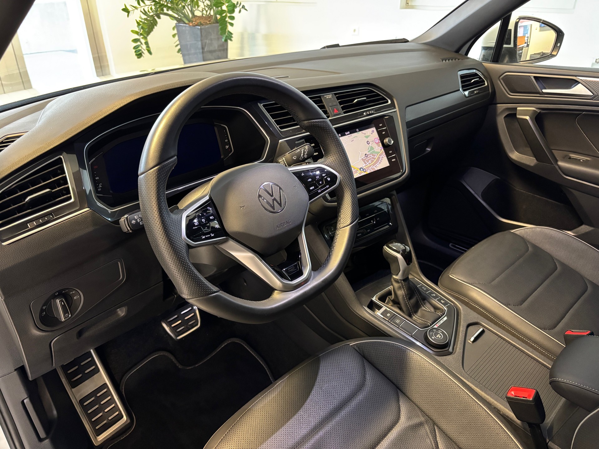 VW Tiguan Allspace 2.0 TDI SCR R-Line 4Motion DSG-image-4