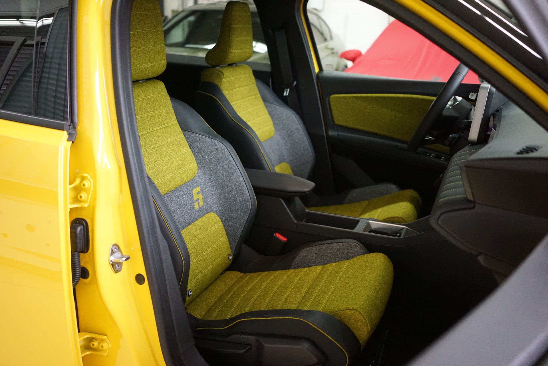 RENAULT R5 E-Tech Comfort Range 52 kWh Iconic Five-image-30