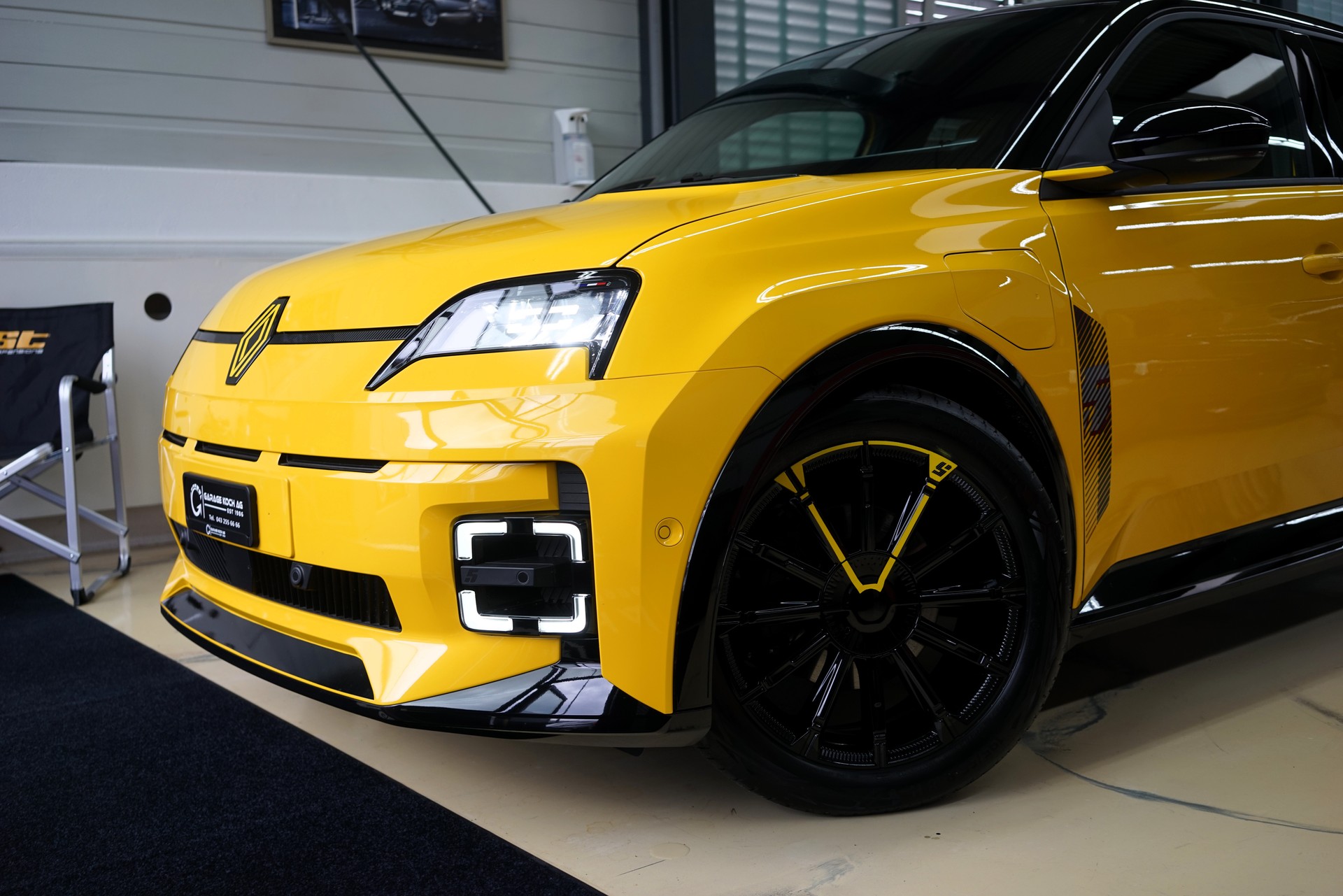 RENAULT R5 E-Tech Comfort Range 52 kWh Iconic Five-showroom-element-3