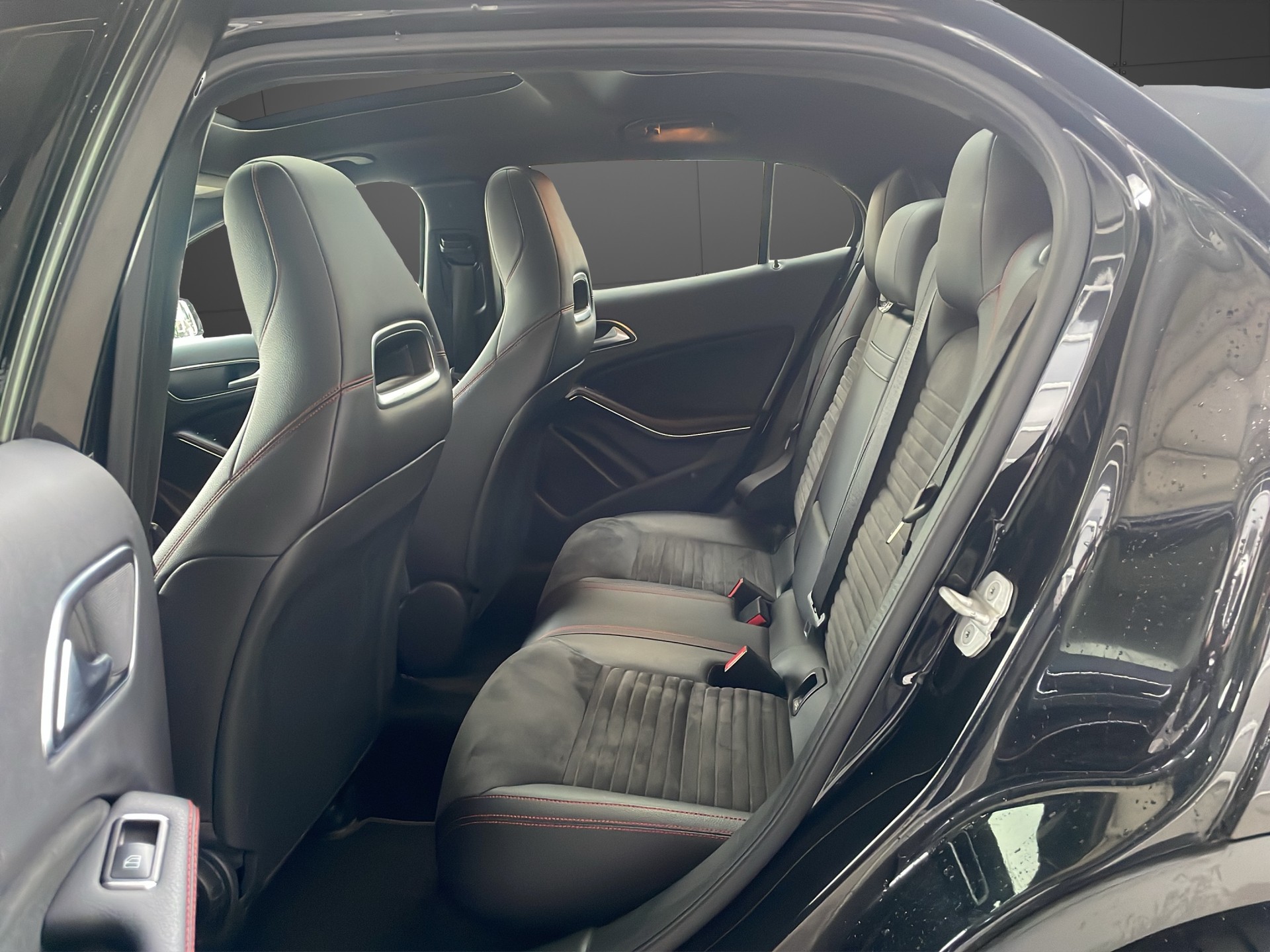 MERCEDES-BENZ GLA 220 d AMG Line 4Matic 7G-DCT-image-7