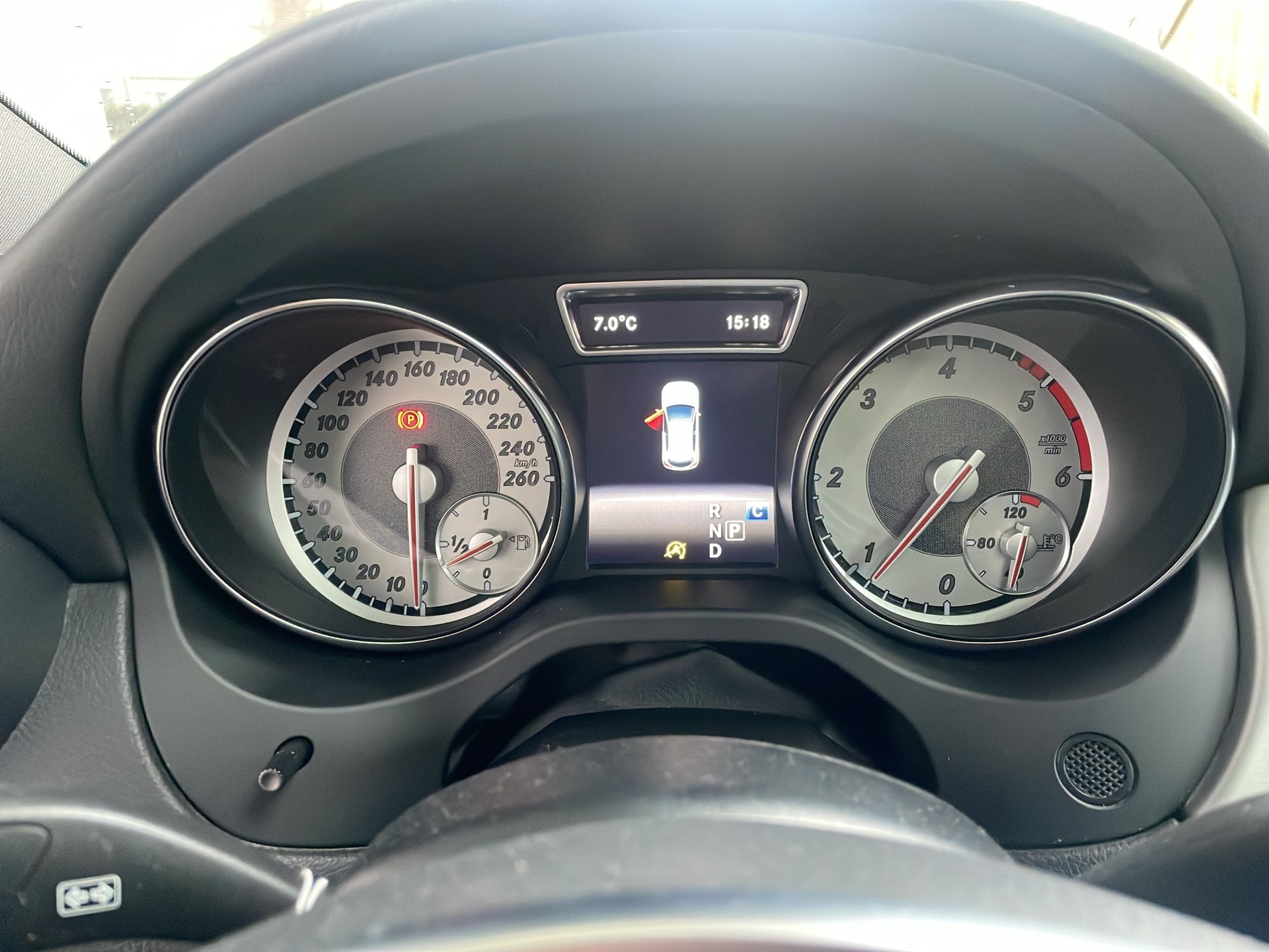MERCEDES-BENZ GLA 220 d AMG Line 4Matic 7G-DCT-image-12
