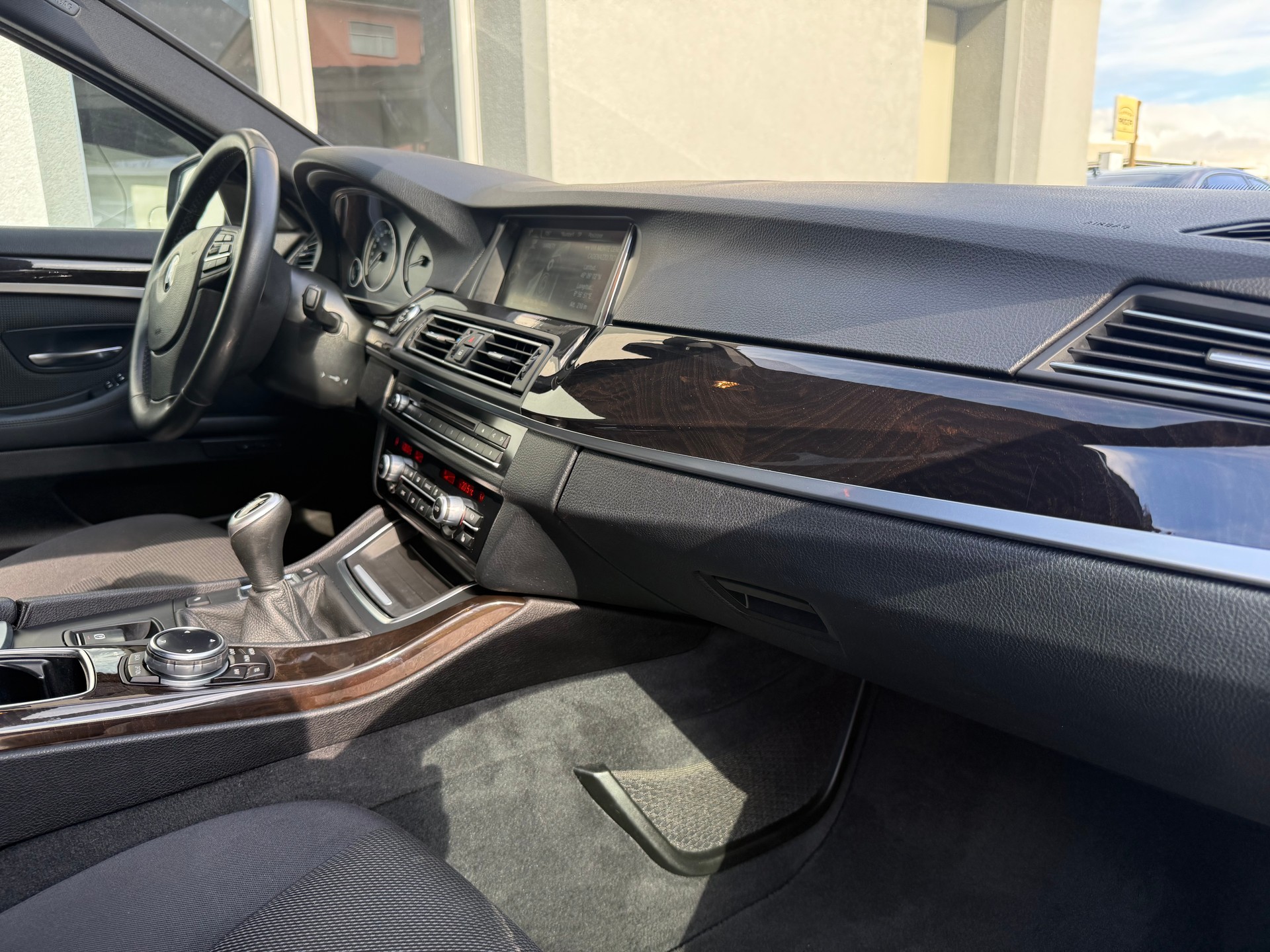 BMW 535i Modern Line-image-11