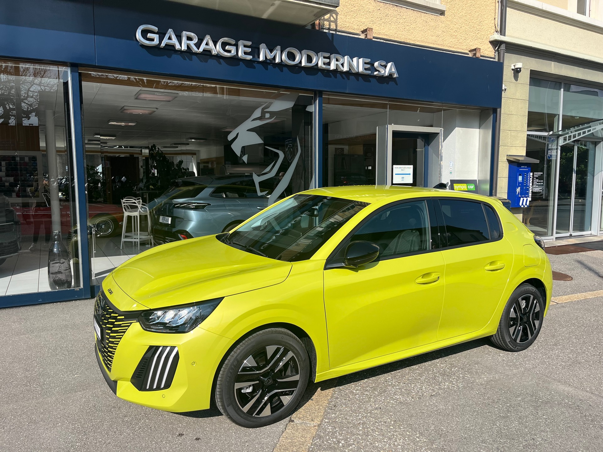 PEUGEOT 208 1.2 Hybrid Allure Premium