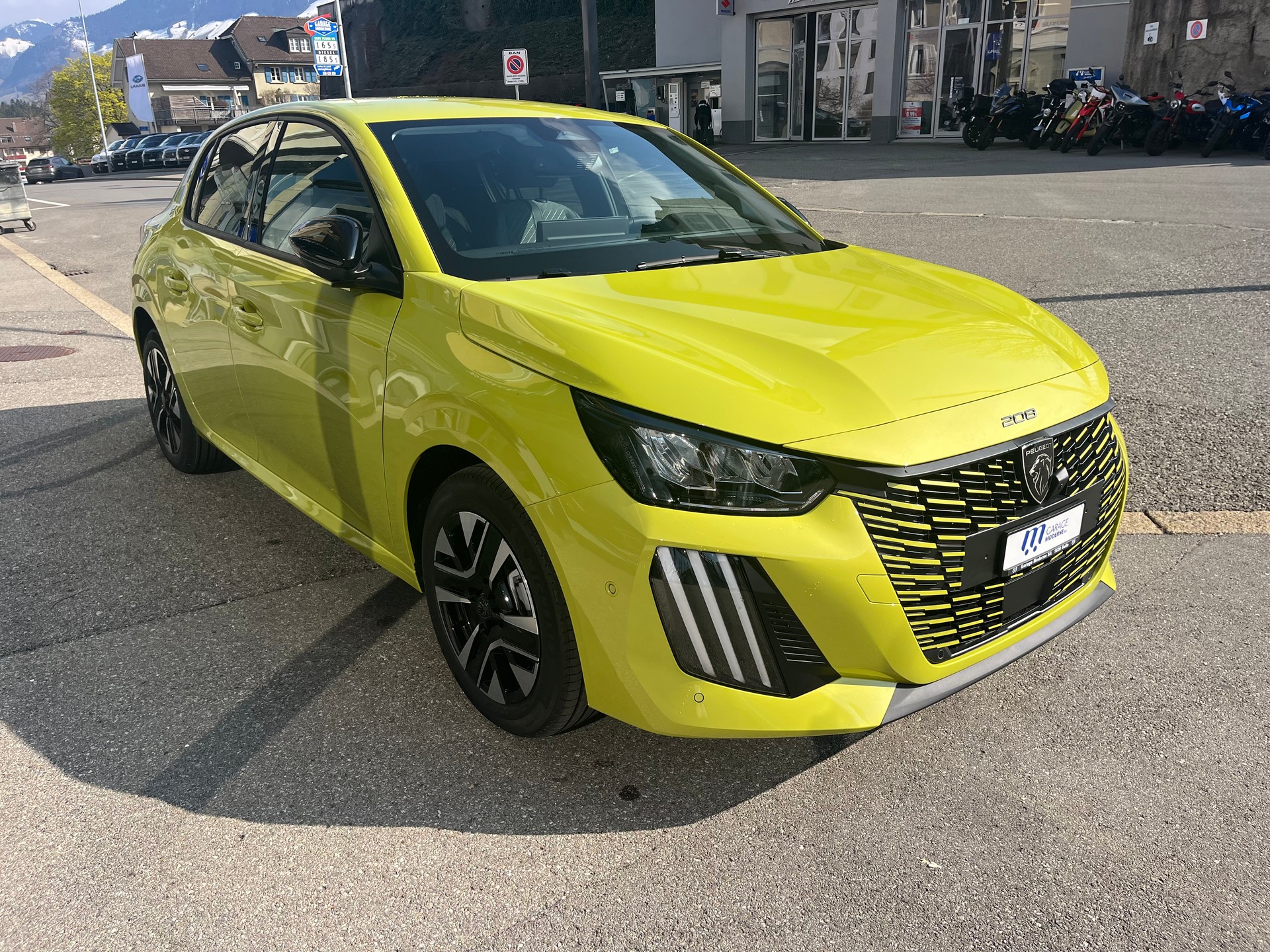 PEUGEOT 208 1.2 Hybrid Allure Premium-showroom-element-3