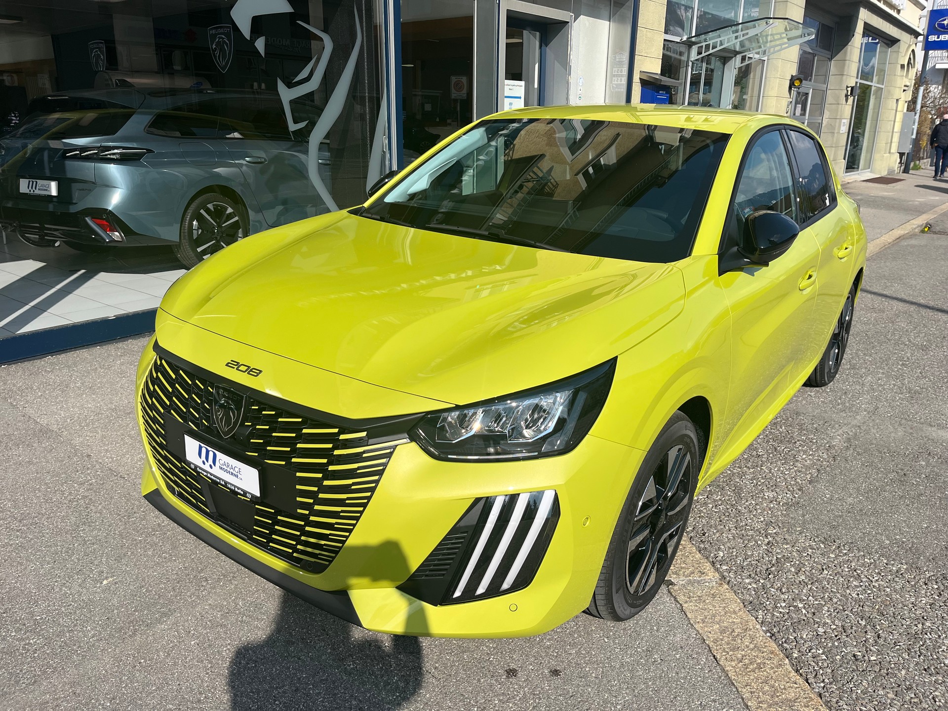 PEUGEOT 208 1.2 Hybrid Allure Premium-showroom-element-1