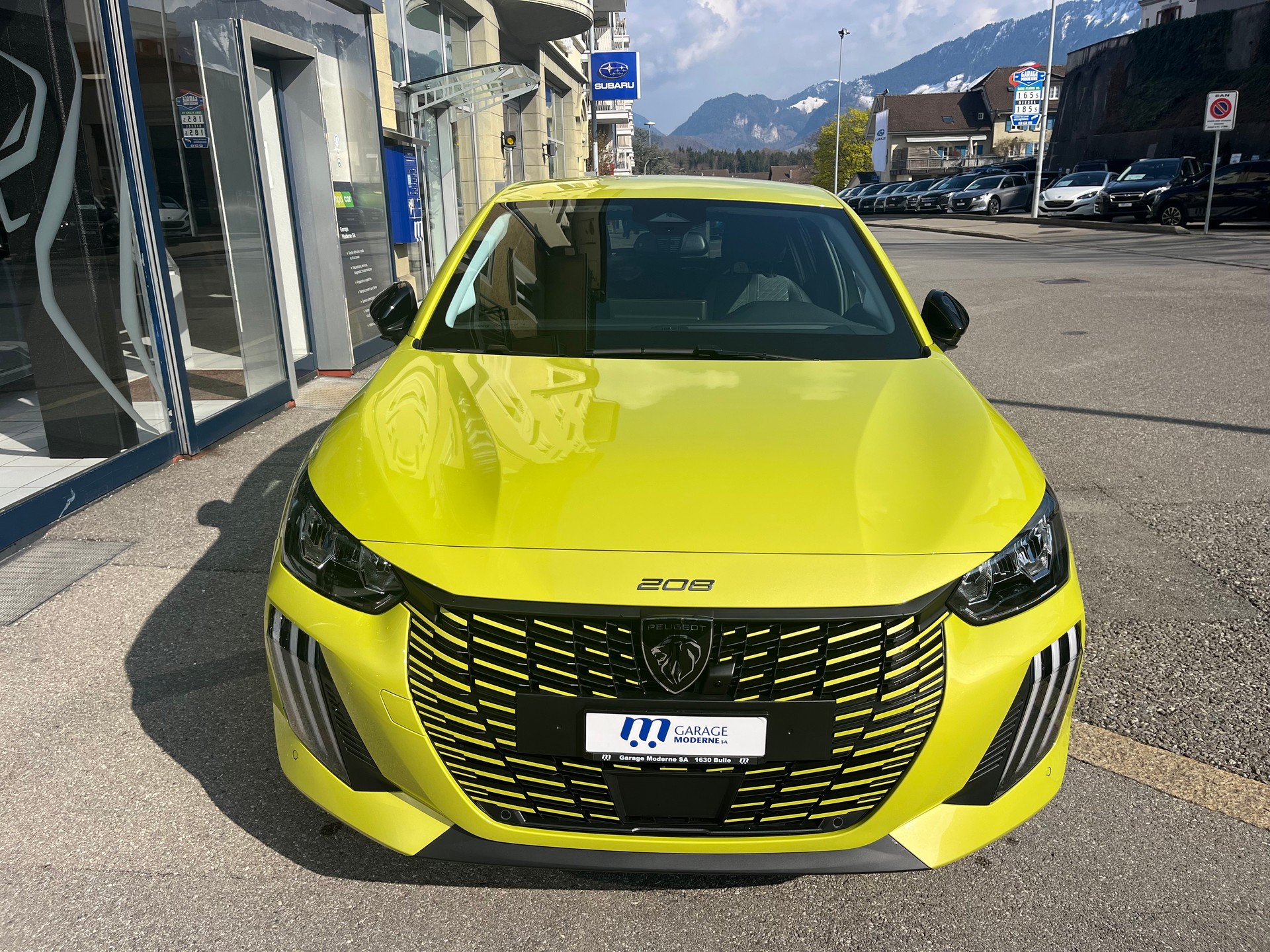 PEUGEOT 208 1.2 Hybrid Allure Premium-showroom-element-2