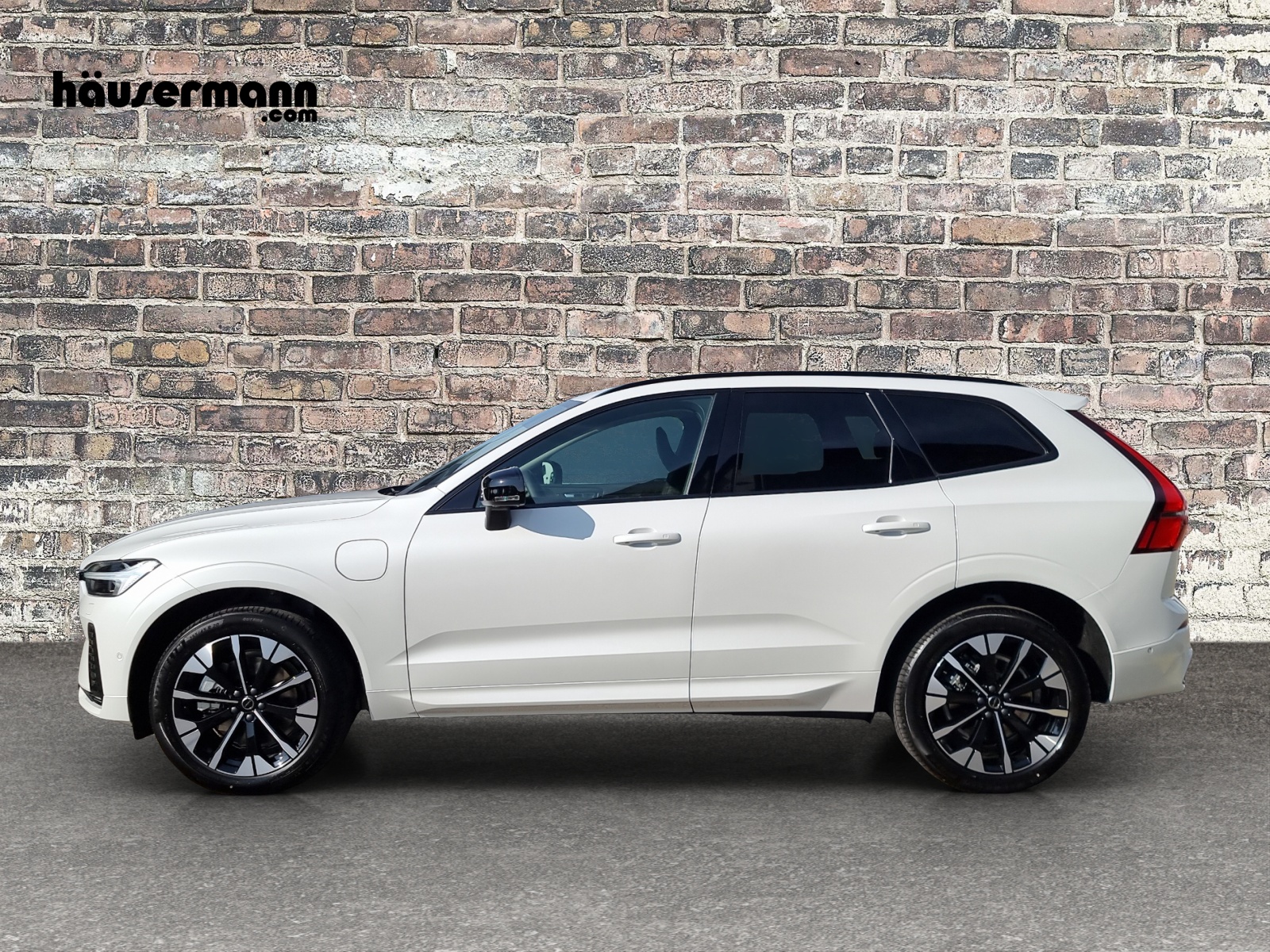 VOLVO XC60 2.0 T6 TE Ultra Dark eAWD-showroom-element-2