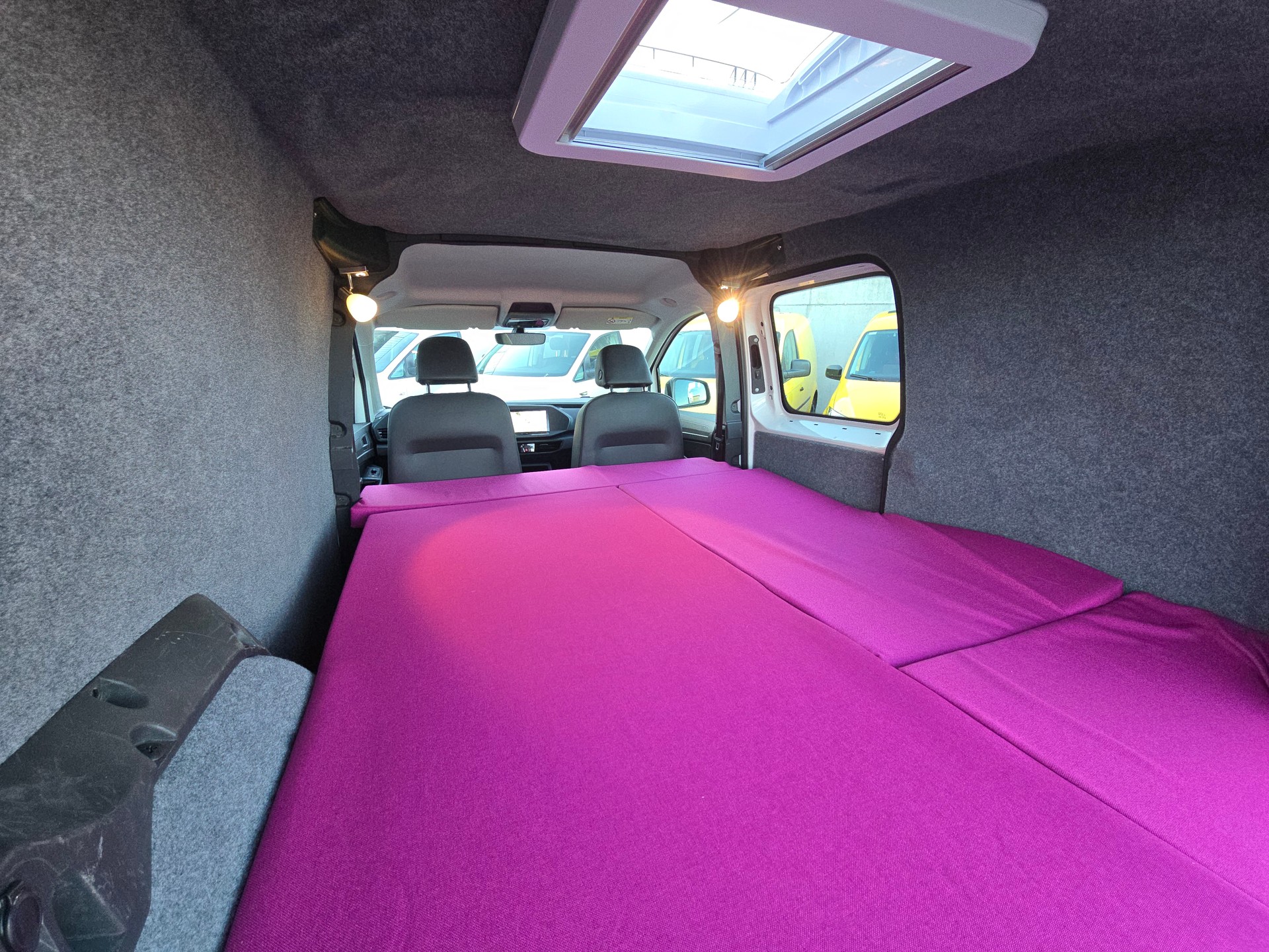 VW VW GEOVAN M 2.0TDI - NEUES MODEL - Navi - PDC - Klima - DAB+ - Tempomat-image-15