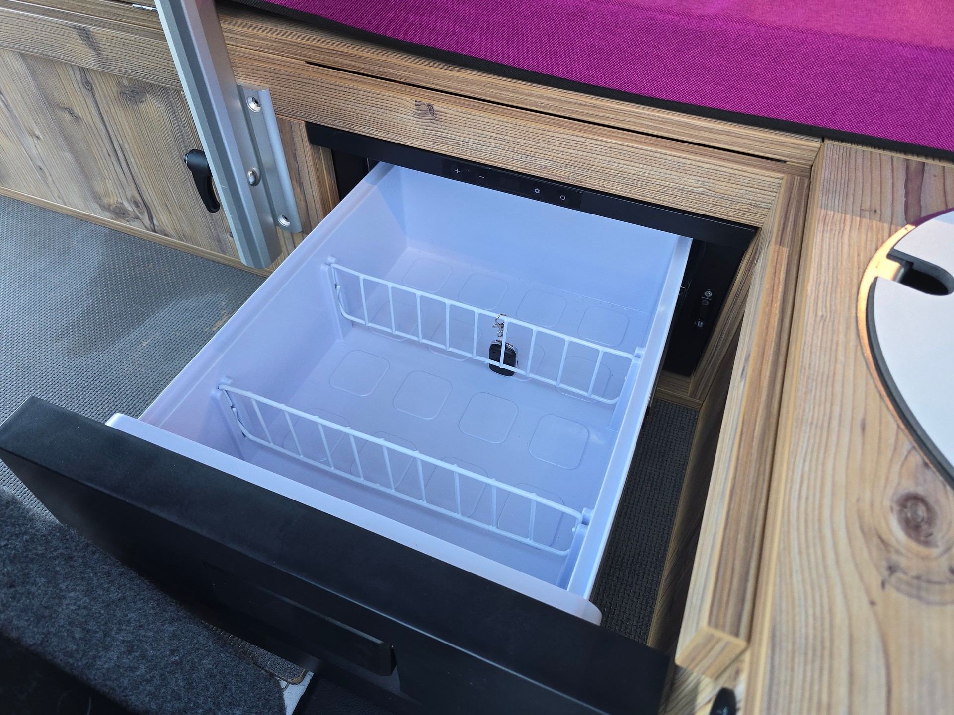 VW VW GEOVAN M 2.0TDI - NEUES MODEL - Navi - PDC - Klima - DAB+ - Tempomat-image-13