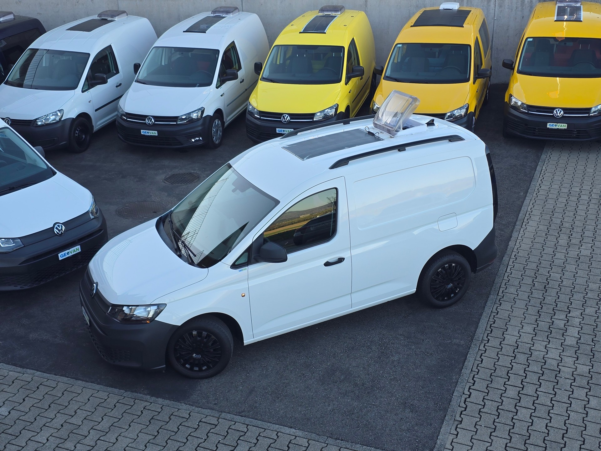 VW VW GEOVAN M 2.0TDI - NEUES MODEL - Navi - PDC - Klima - DAB+ - Tempomat-image-1