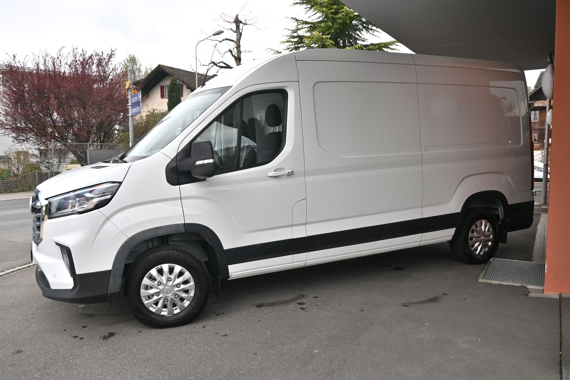 MAXUS Deliver 9 2.0D L3 RWD Luxury*Garantie bis Juli 2027-showroom-element-2