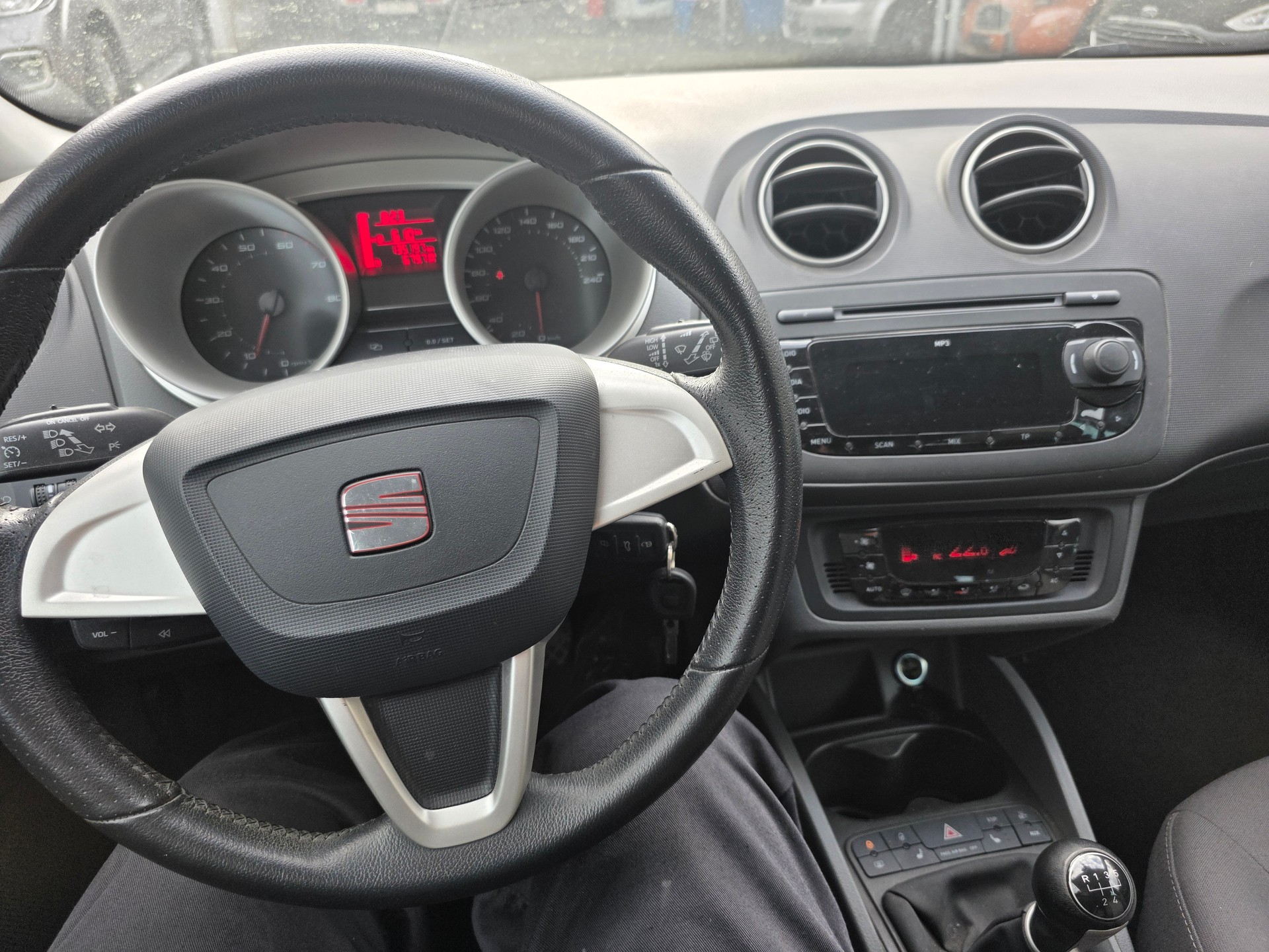 SEAT Ibiza 1.2 TSI Style-image-9