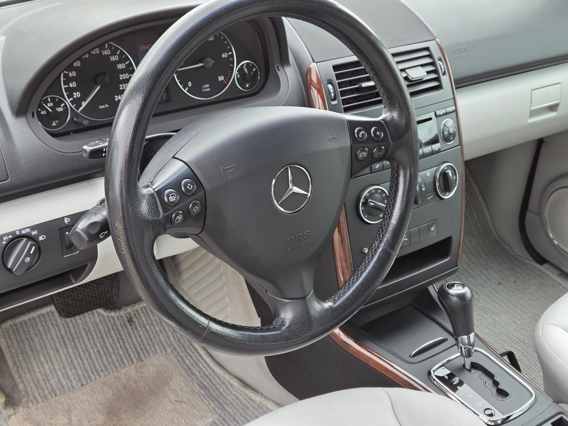 MERCEDES-BENZ A 180 CDI Elégance-image-8