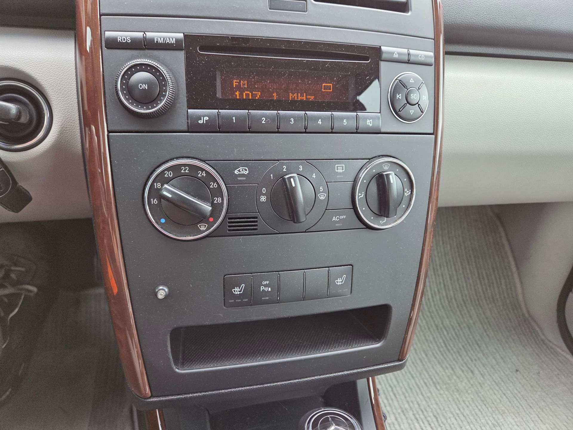 MERCEDES-BENZ A 180 CDI Elégance-image-9