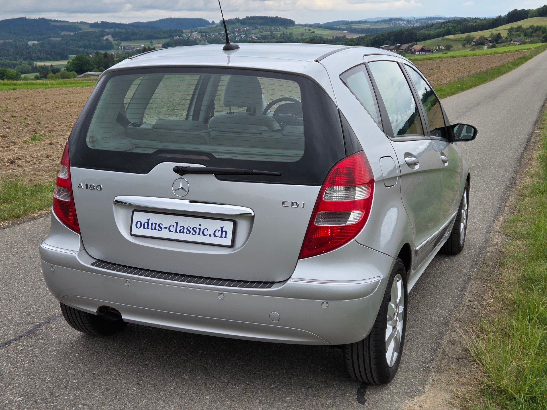 MERCEDES-BENZ A 180 CDI Elégance-image-3