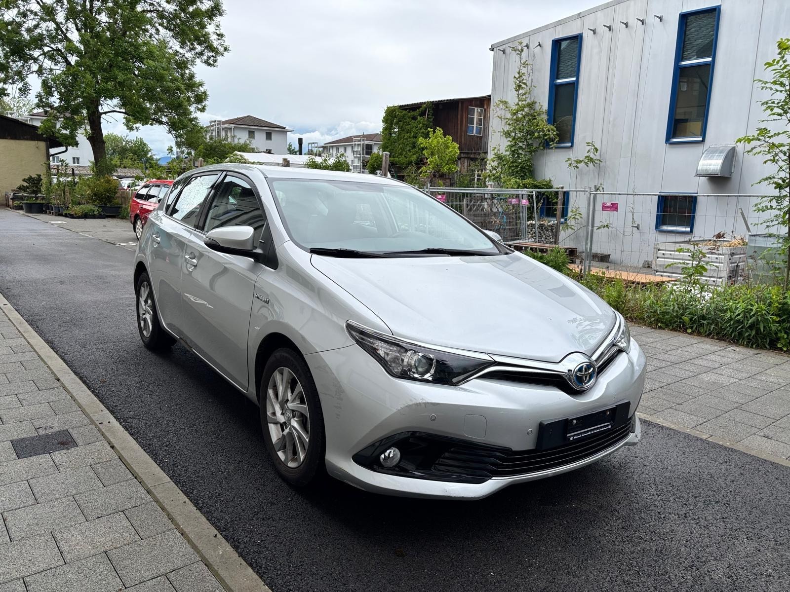 TOYOTA Auris 1.8 HSD Trend e-CVT