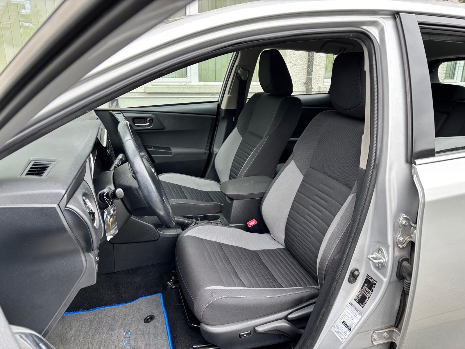 TOYOTA Auris 1.8 HSD Trend e-CVT-image-9