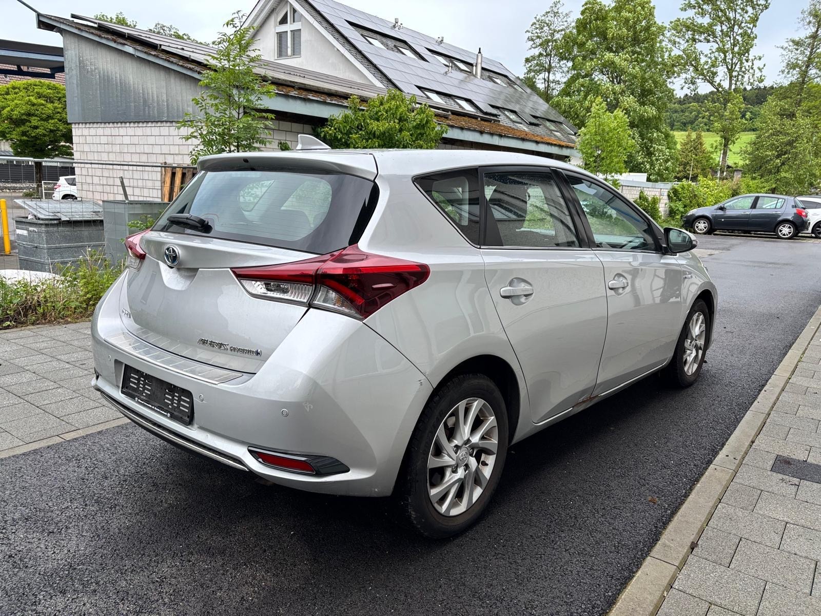 TOYOTA Auris 1.8 HSD Trend e-CVT-image-5