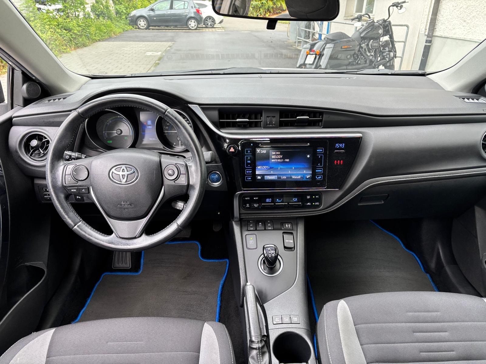 TOYOTA Auris 1.8 HSD Trend e-CVT-image-8