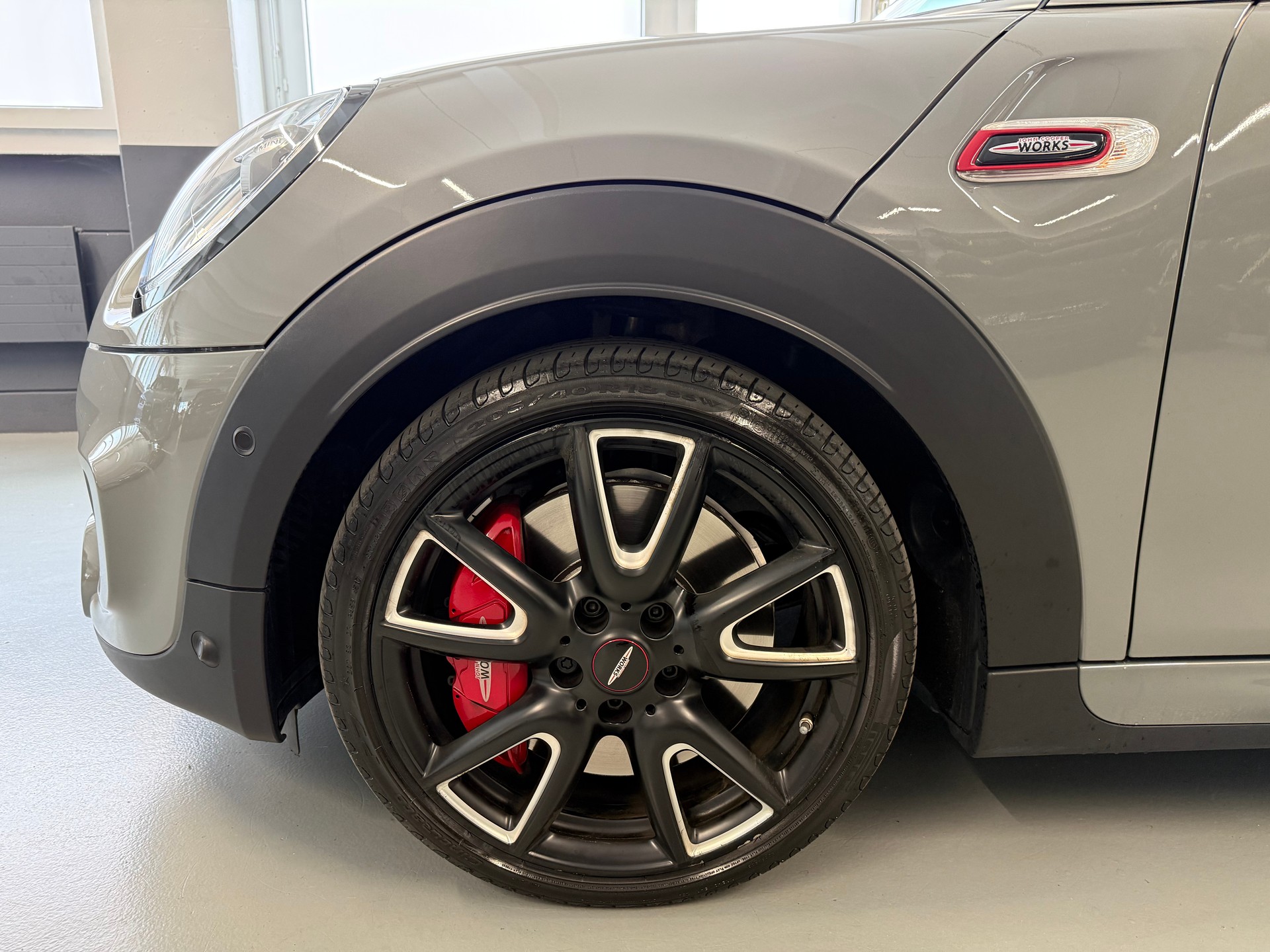 MINI Cooper John Cooper Works Cabriolet Steptronic-image-25