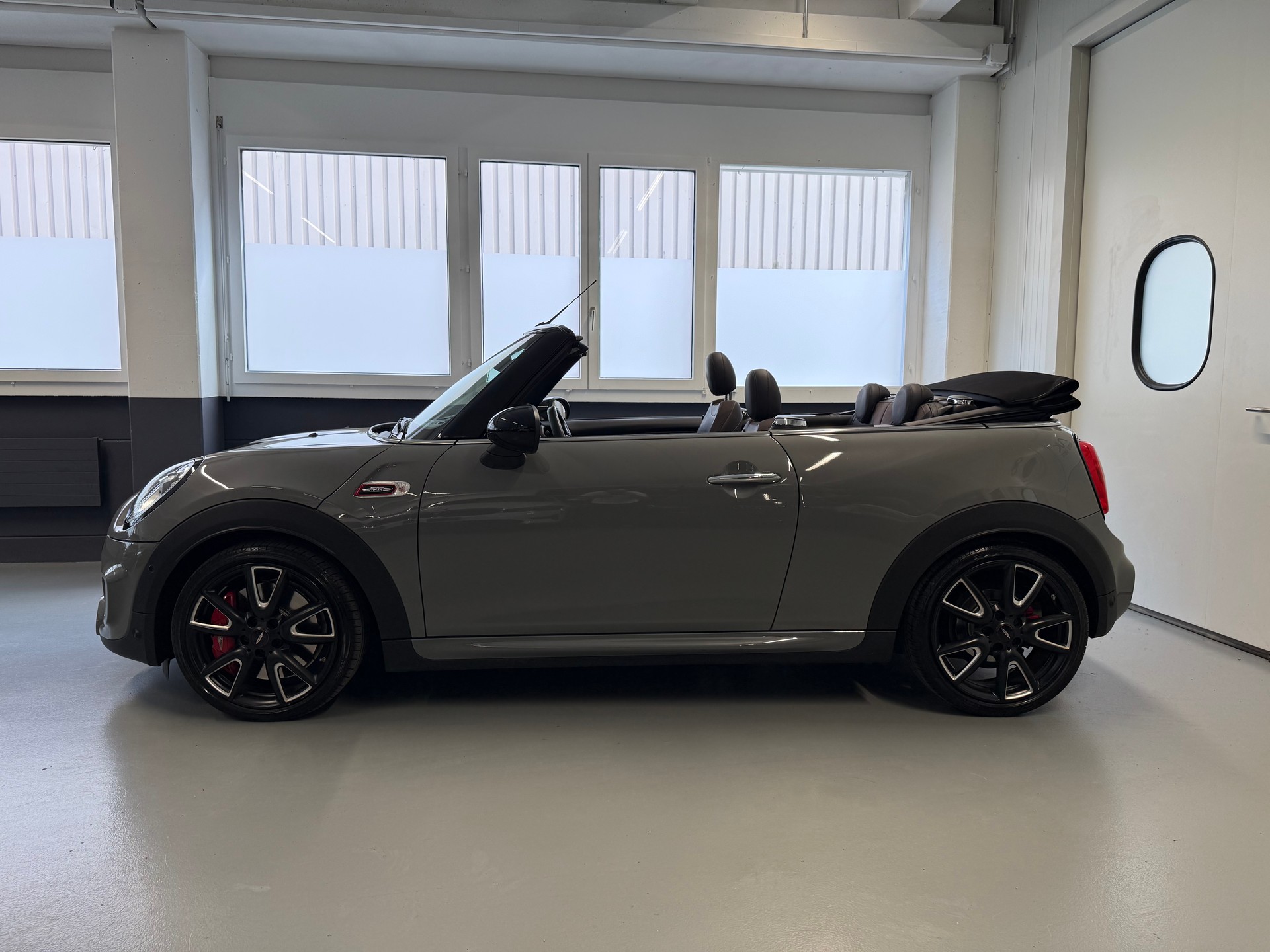 MINI Cooper John Cooper Works Cabriolet Steptronic-showroom-element-2