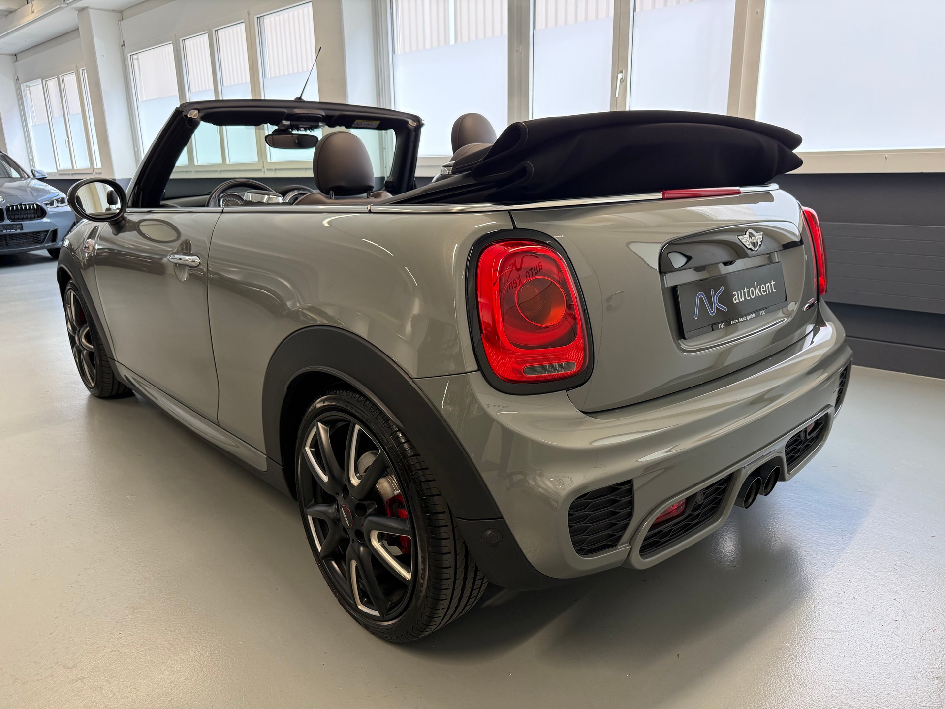 MINI Cooper John Cooper Works Cabriolet Steptronic-showroom-element-3