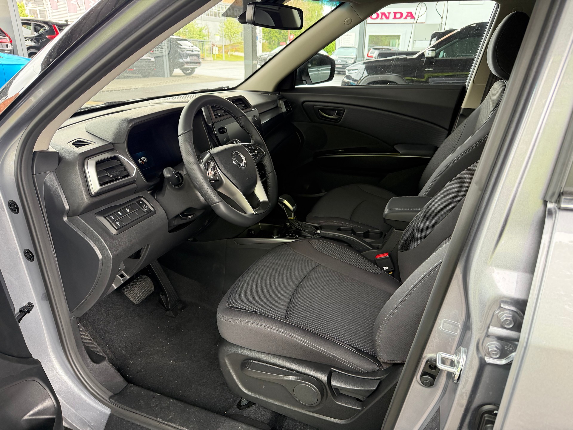 KGM-SsangYong Tivoli 1.5 T GDI Steel 4WD Automat-image-5