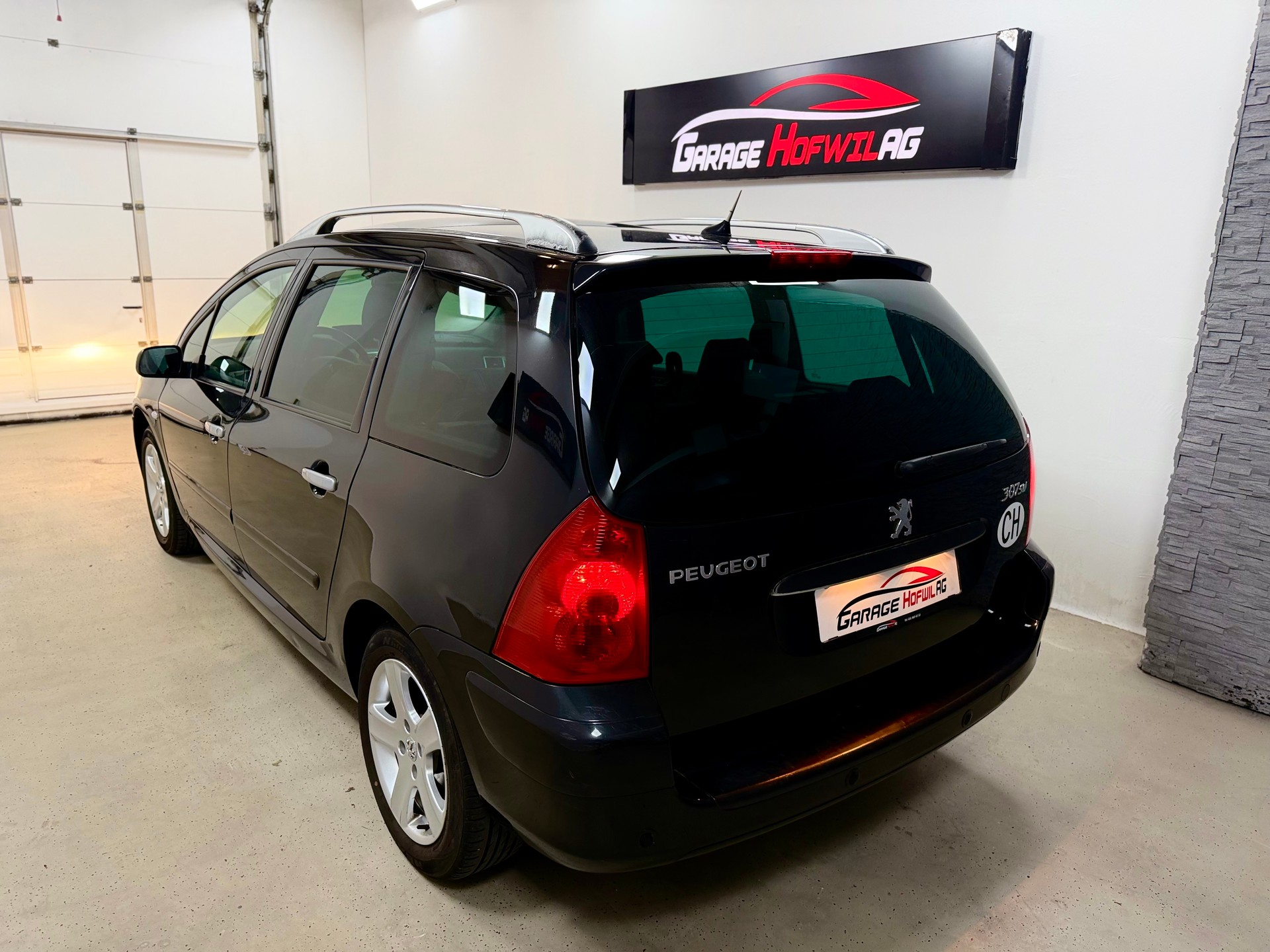 PEUGEOT 307 SW 2.0 16V Premium-image-4
