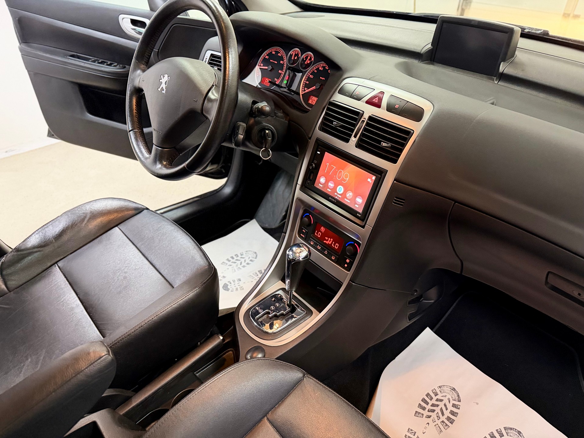 PEUGEOT 307 SW 2.0 16V Premium-image-15