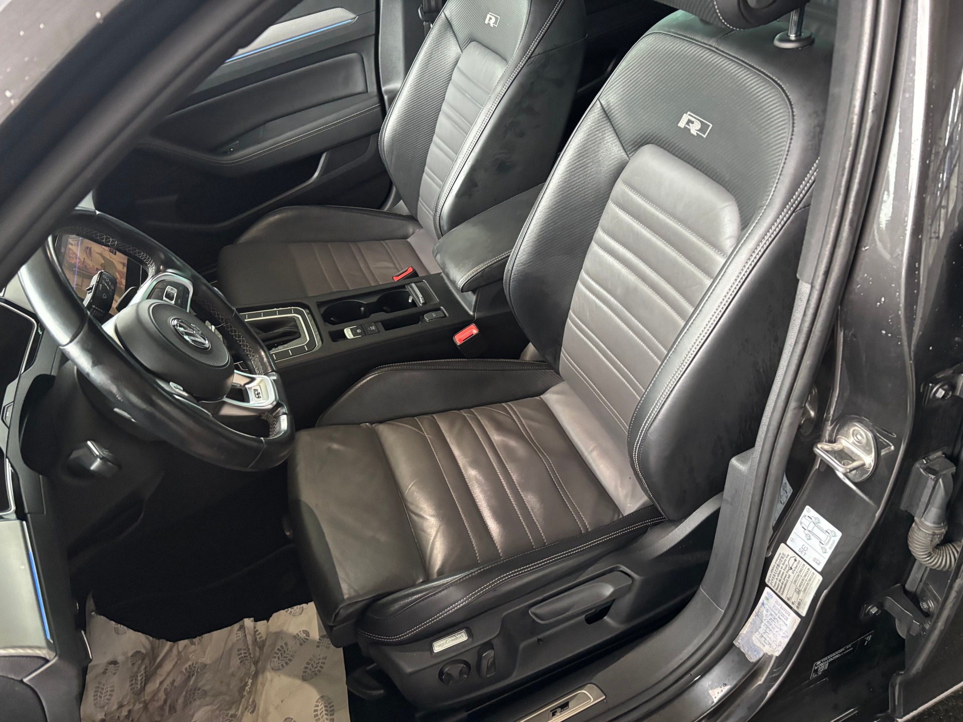 VW Passat Variant 2.0 TSI BMT R-Line Highline 4Motion DSG-image-6