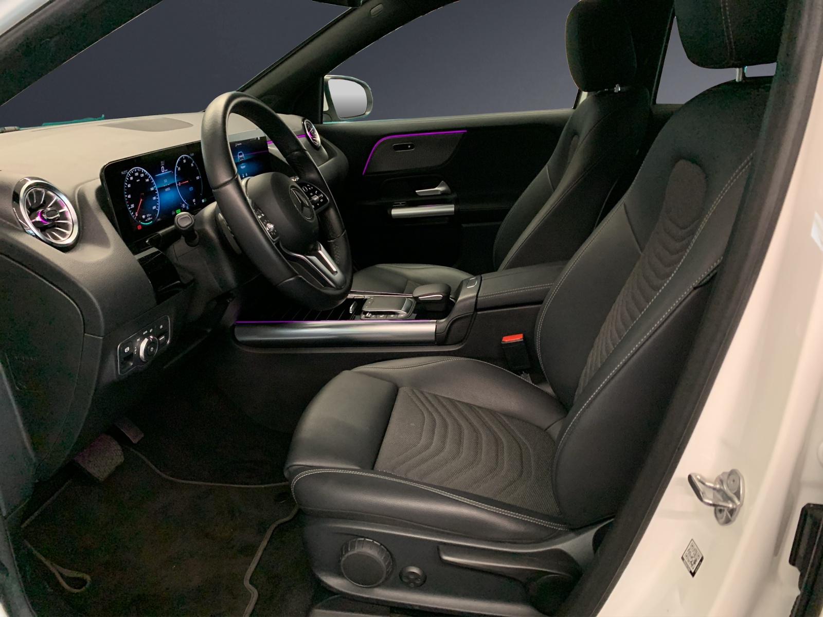 MERCEDES-BENZ EQA 250-image-5
