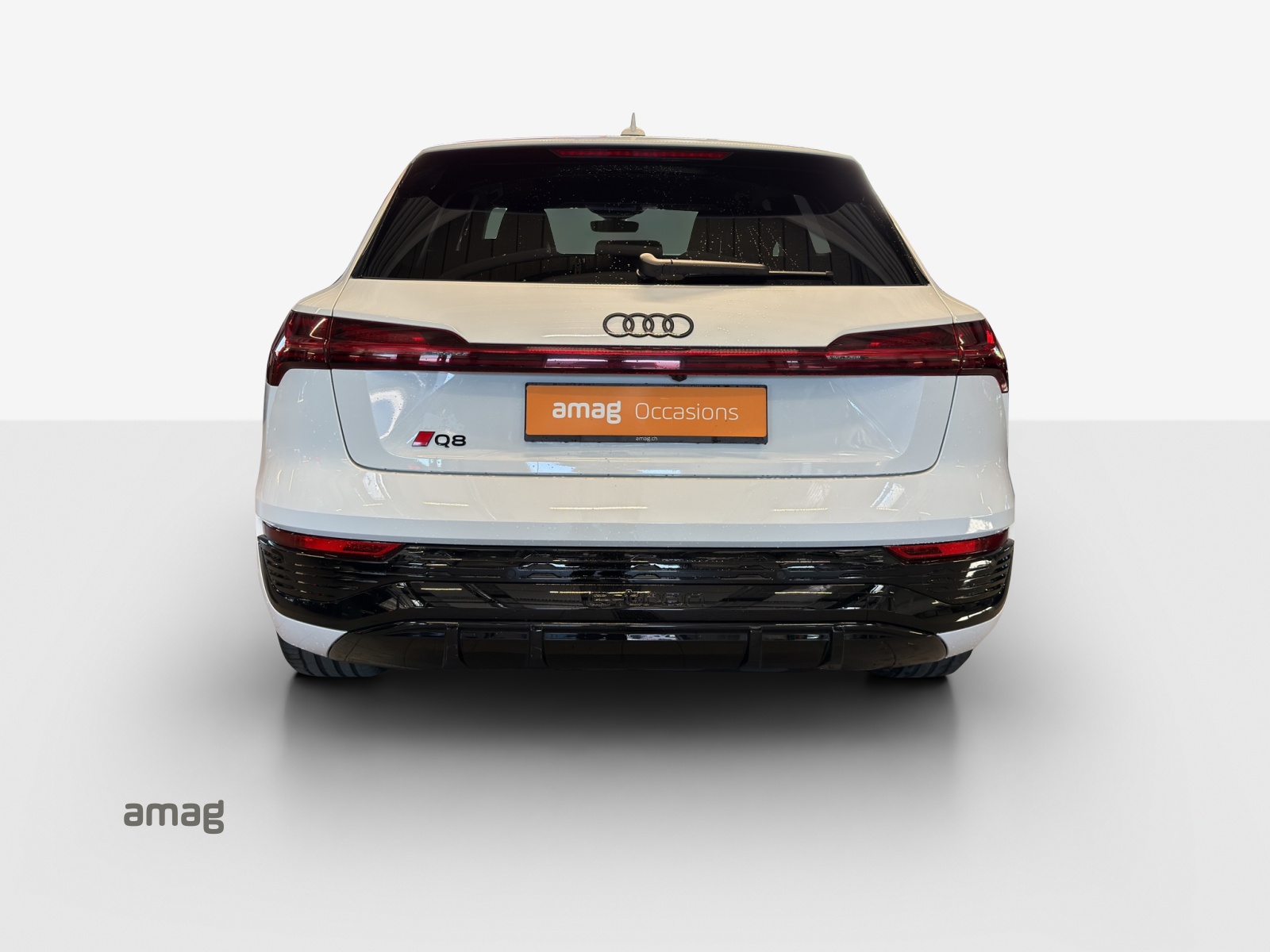AUDI Q8 55 e-tron Black Edition quattro-showroom-element-3