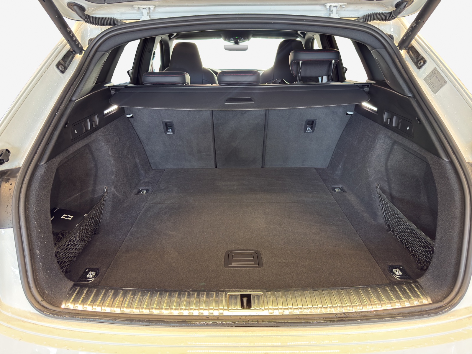 AUDI Q8 55 e-tron Black Edition quattro-image-12