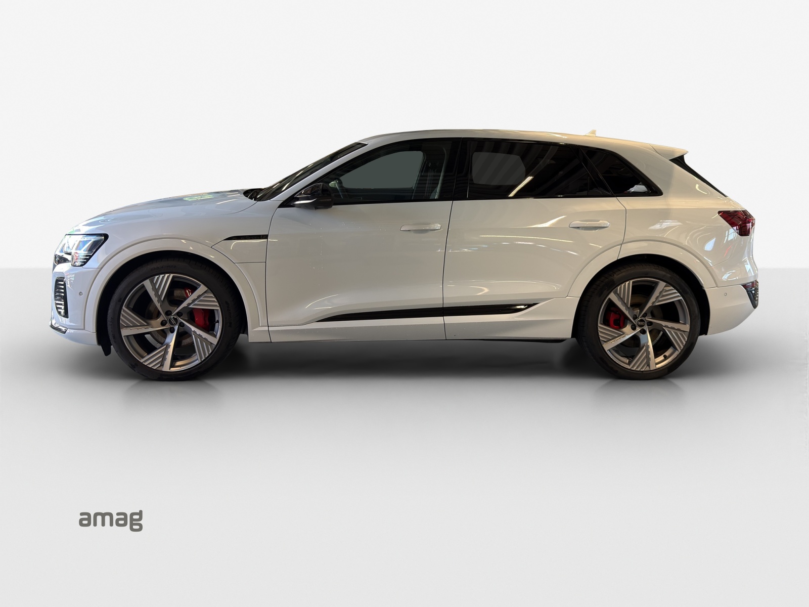 AUDI Q8 55 e-tron Black Edition quattro-showroom-element-1
