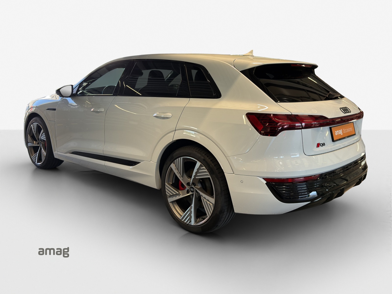 AUDI Q8 55 e-tron Black Edition quattro-showroom-element-2