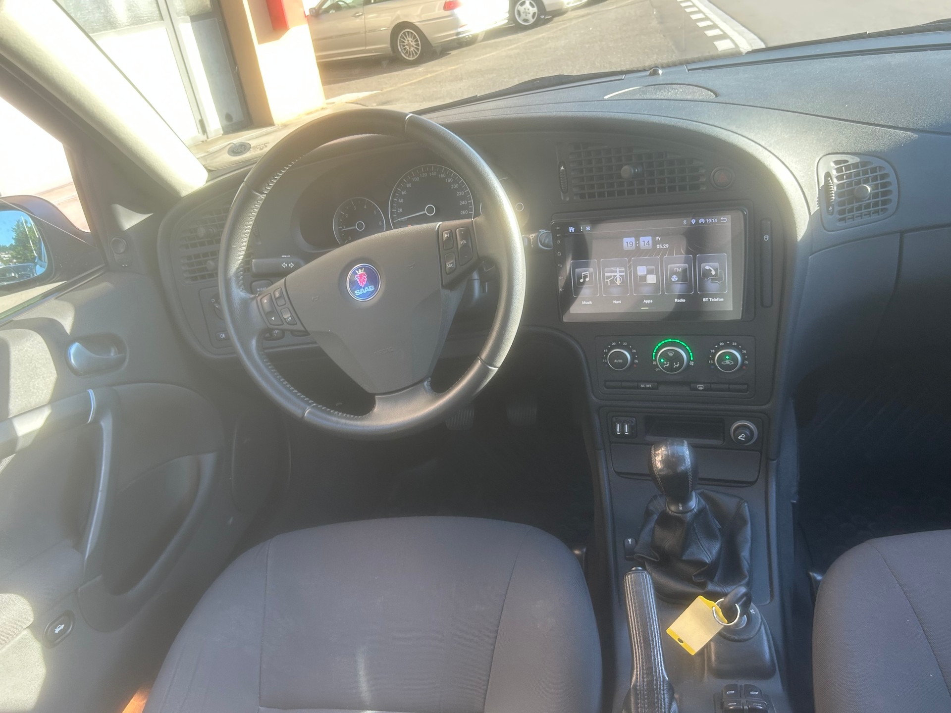 SAAB 9-5 2.0t Vector-image-4