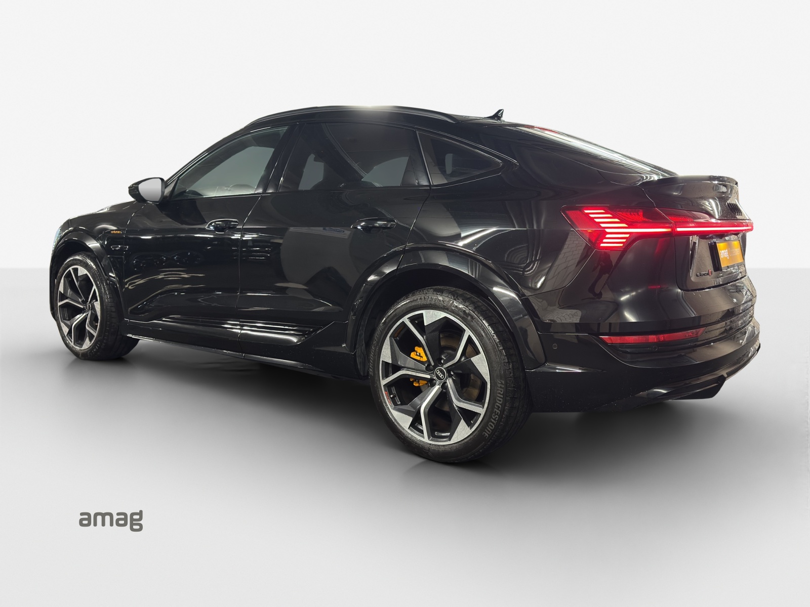 AUDI e-tron S Sportback quattro-showroom-element-2