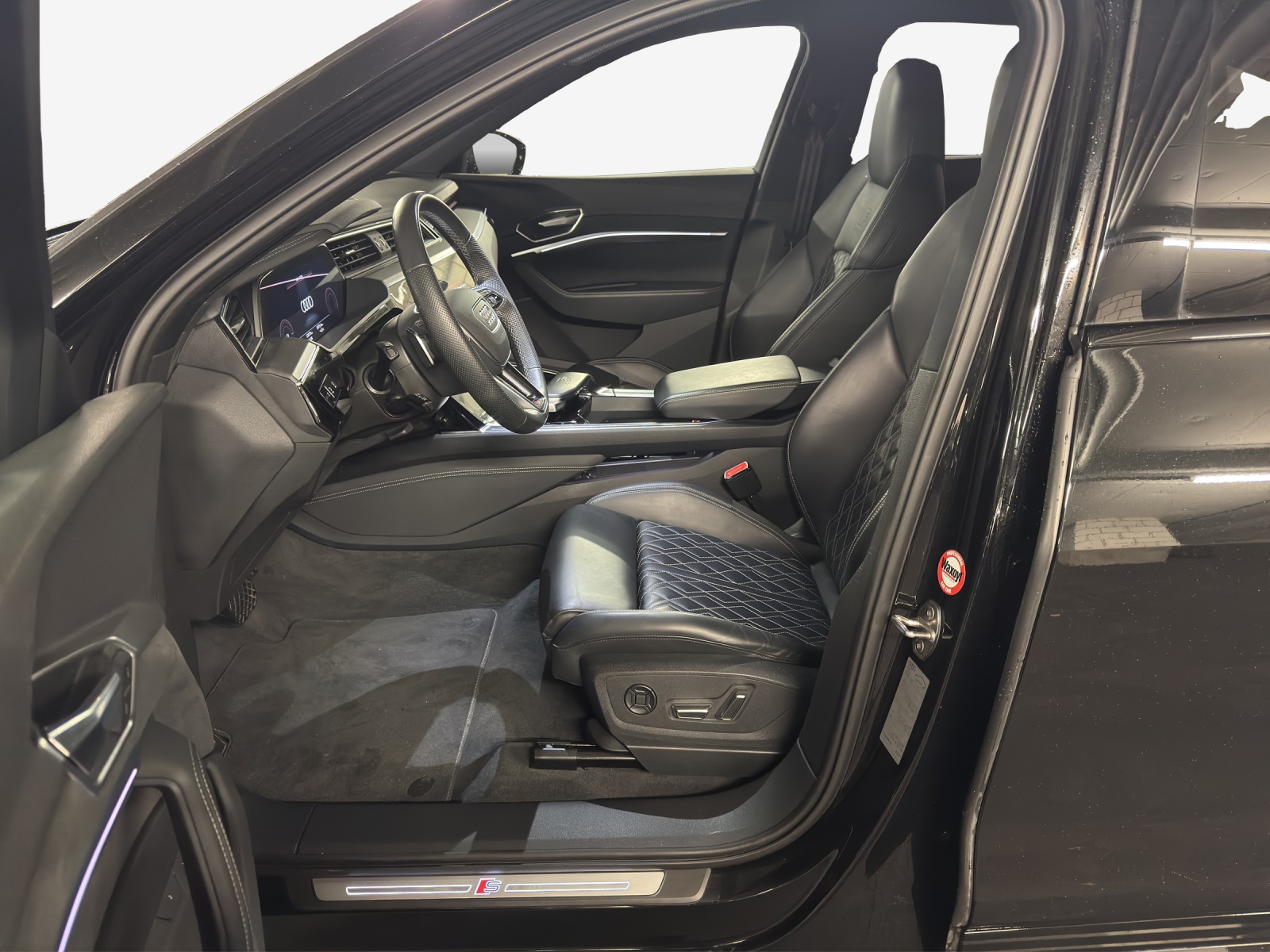 AUDI e-tron S Sportback quattro-image-7