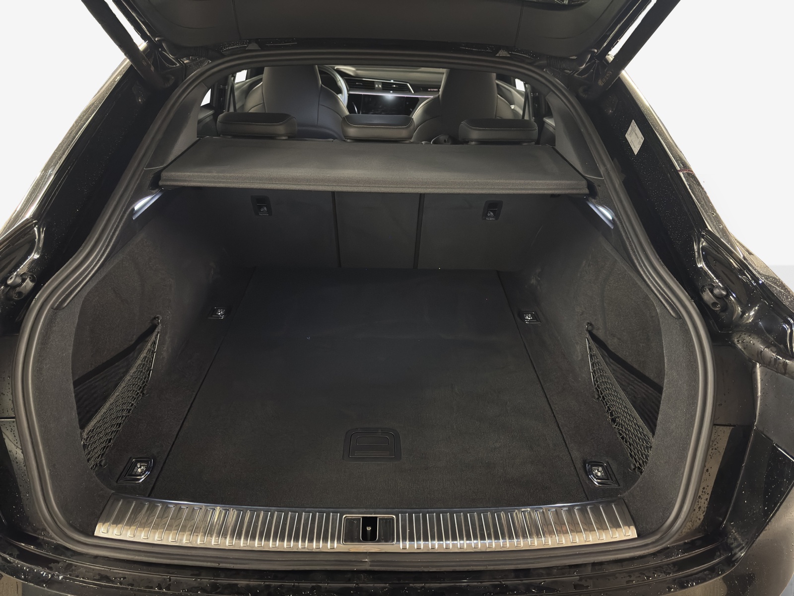AUDI e-tron S Sportback quattro-image-12