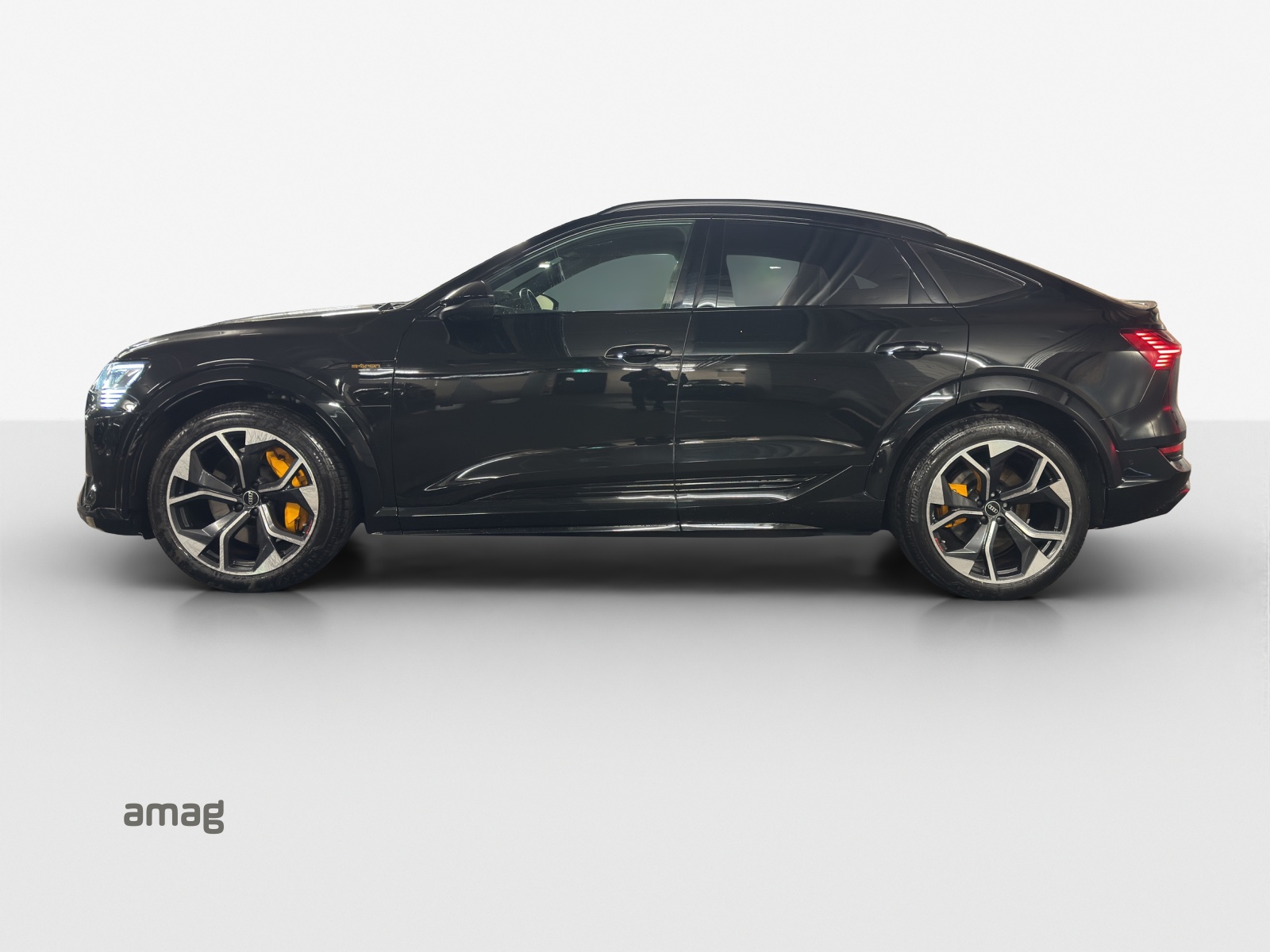 AUDI e-tron S Sportback quattro-showroom-element-1