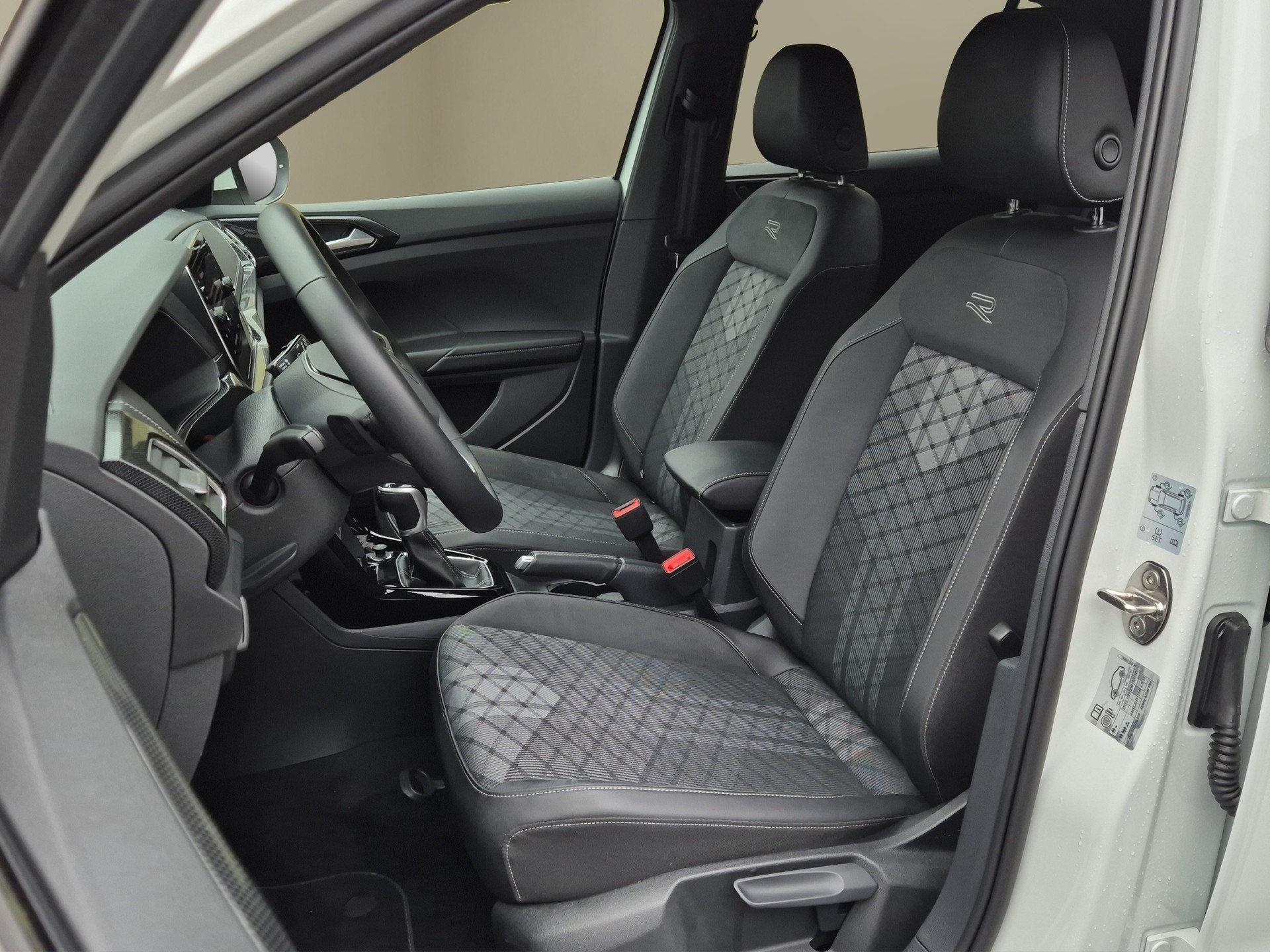 VW T-Cross 1.5 TSI EVO ACT R-Line DSG-image-8