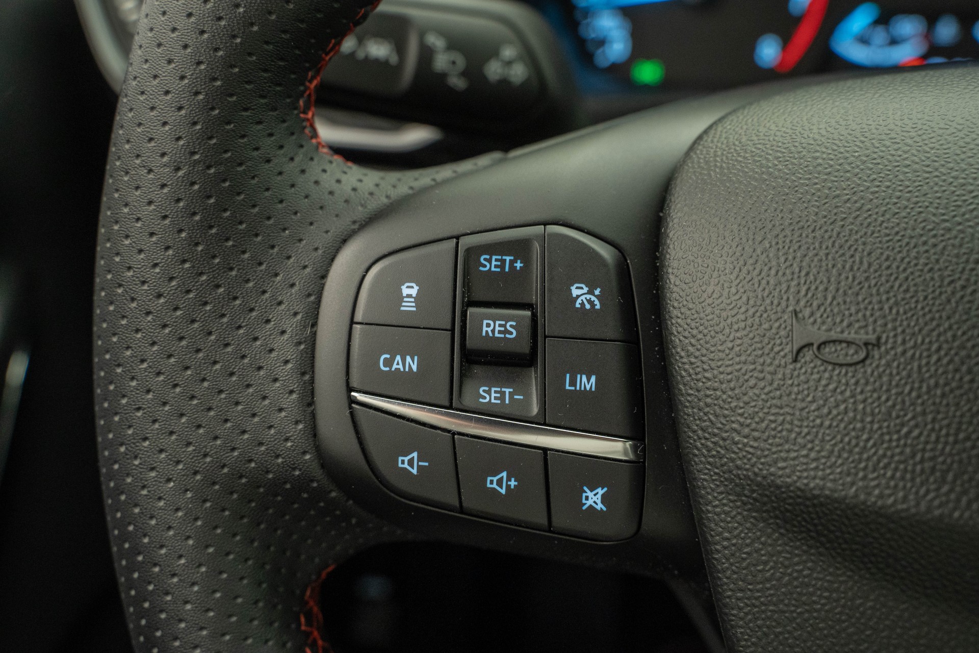 FORD Fiesta 1.0 EcoB Hybrid ST-Line X-image-11