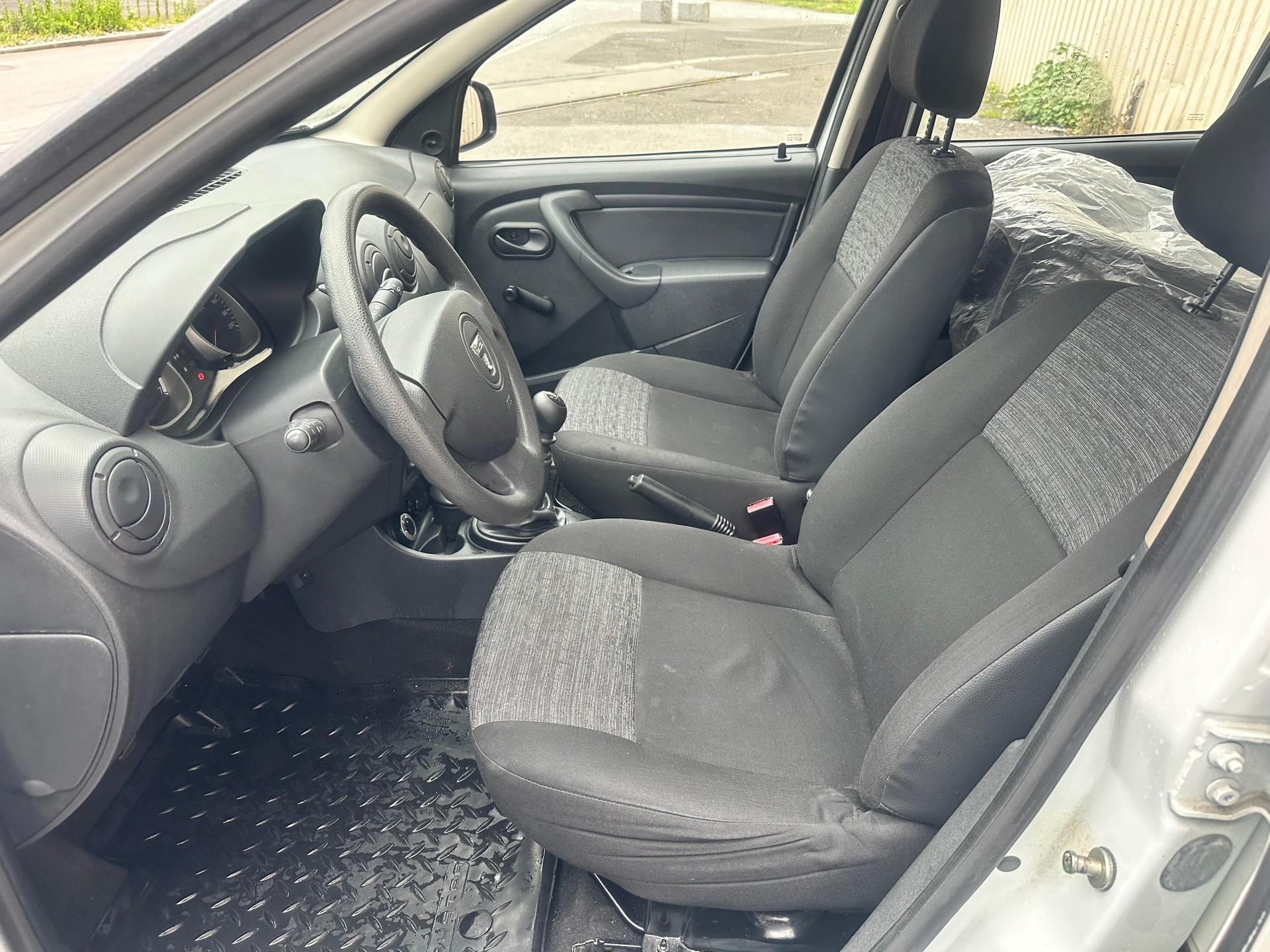 DACIA Duster 1.6 4x4-image-12