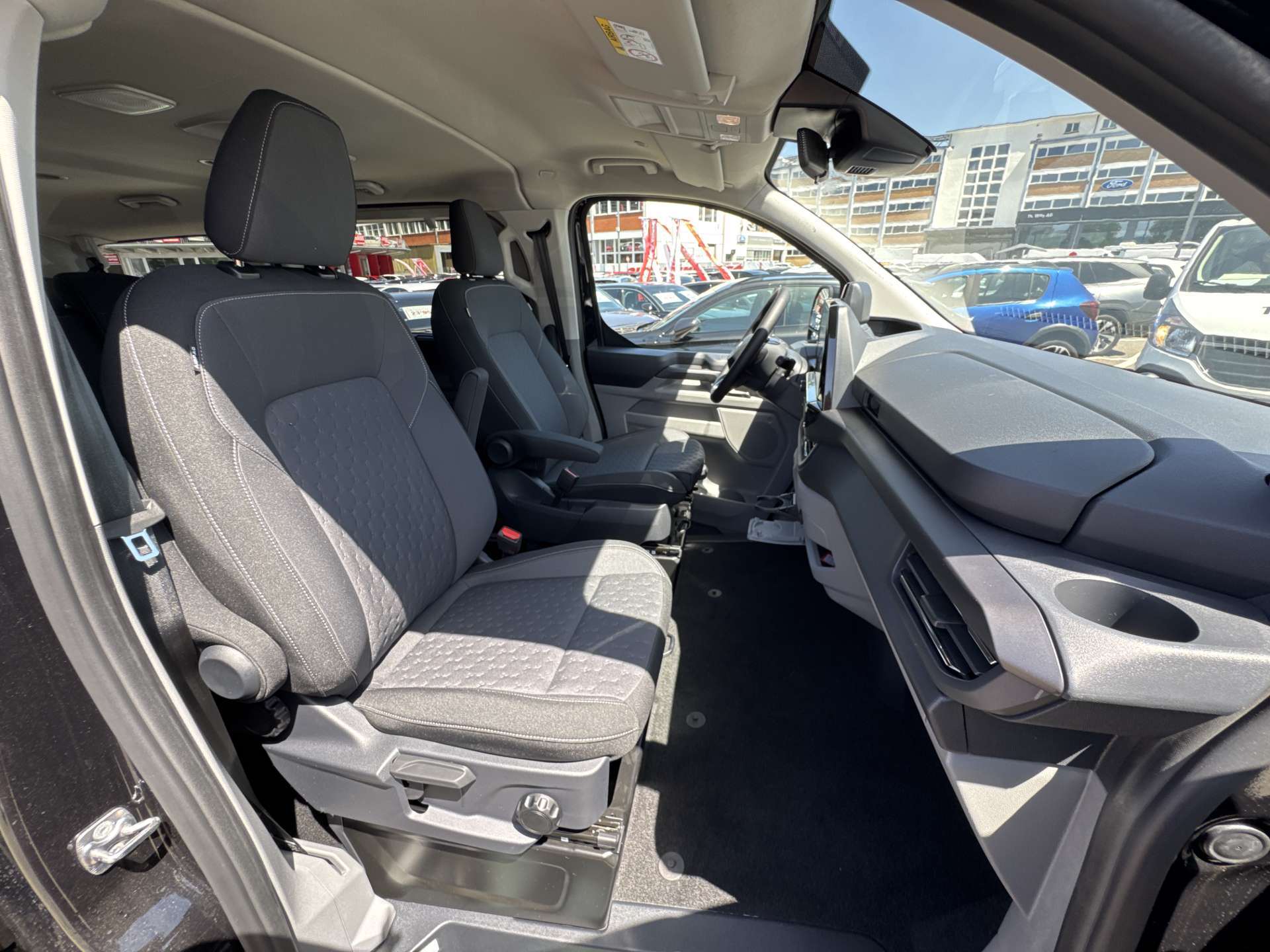 FORD Tourneo Custom 320 L1H1 Titanium 8-Plätzer Automat-image-11