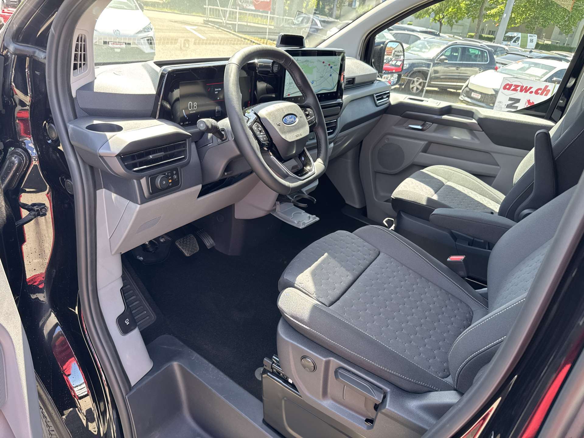FORD Tourneo Custom 320 L1H1 Titanium 8-Plätzer Automat-image-4