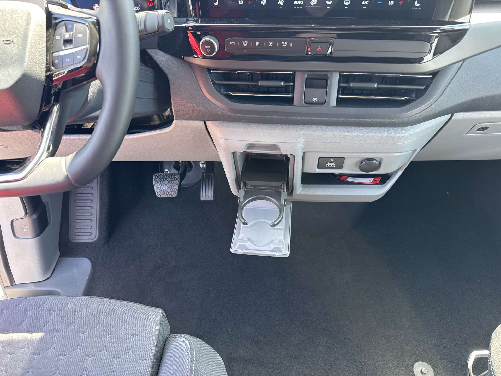 FORD Tourneo Custom 320 L1H1 Titanium 8-Plätzer Automat-image-10